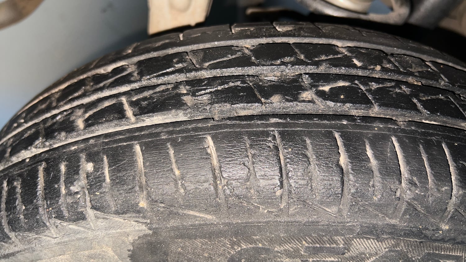Used 2023 Maruti Suzuki Alto 800 LXi (O) CNG Cng Manual tyres RIGHT REAR TYRE TREAD VIEW