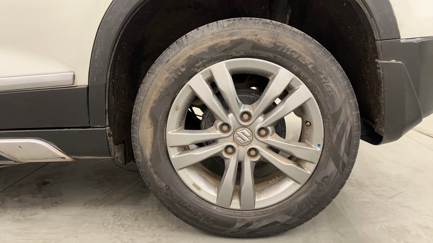 Used 2017 Maruti Suzuki Vitara Brezza [2016-2020] ZDi Plus Diesel Manual tyres LEFT REAR TYRE RIM VIEW