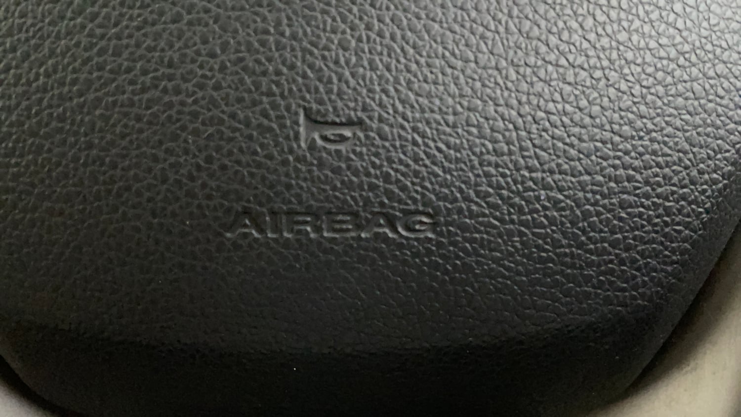 Used 2021 Mahindra XUV 300 W8 (O) 1.2 Petrol Petrol Manual top_features Airbags