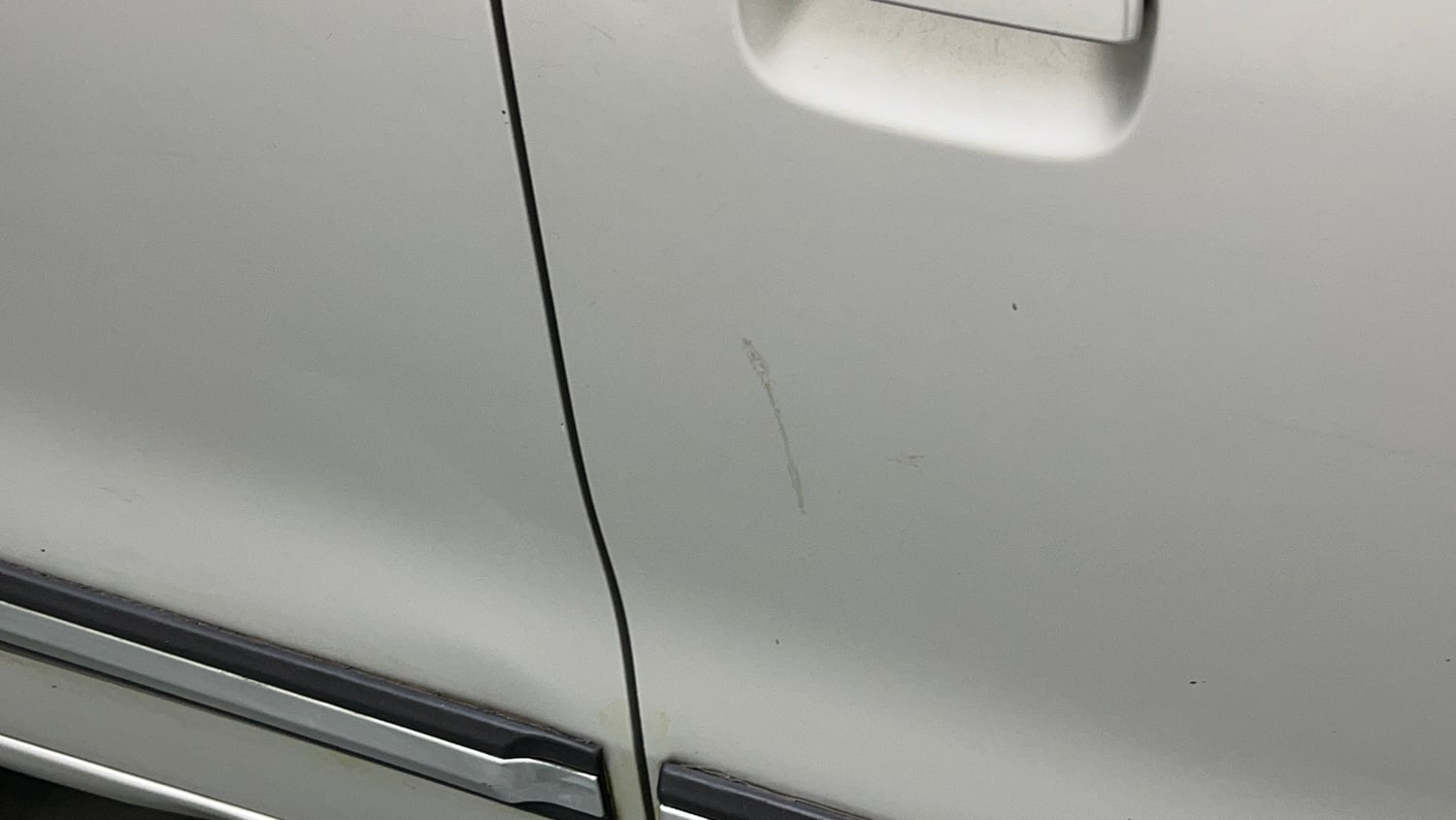 Used 2016 Maruti Suzuki Wagon R 1.0 VXI AMT Petrol Automatic dents MINOR SCRATCH