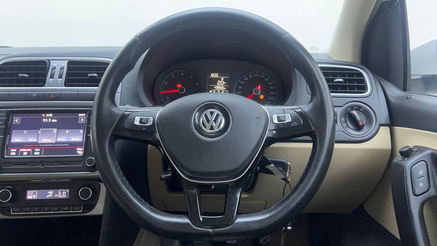 Used 2019 Volkswagen Ameo Highline1.0L (P) Petrol Manual interior STEERING VIEW