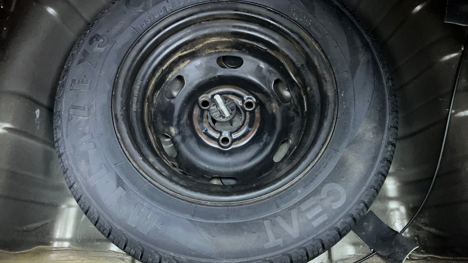 Used 2019 Renault Kwid 1.0 RXT AMT Opt Petrol Automatic tyres SPARE TYRE VIEW
