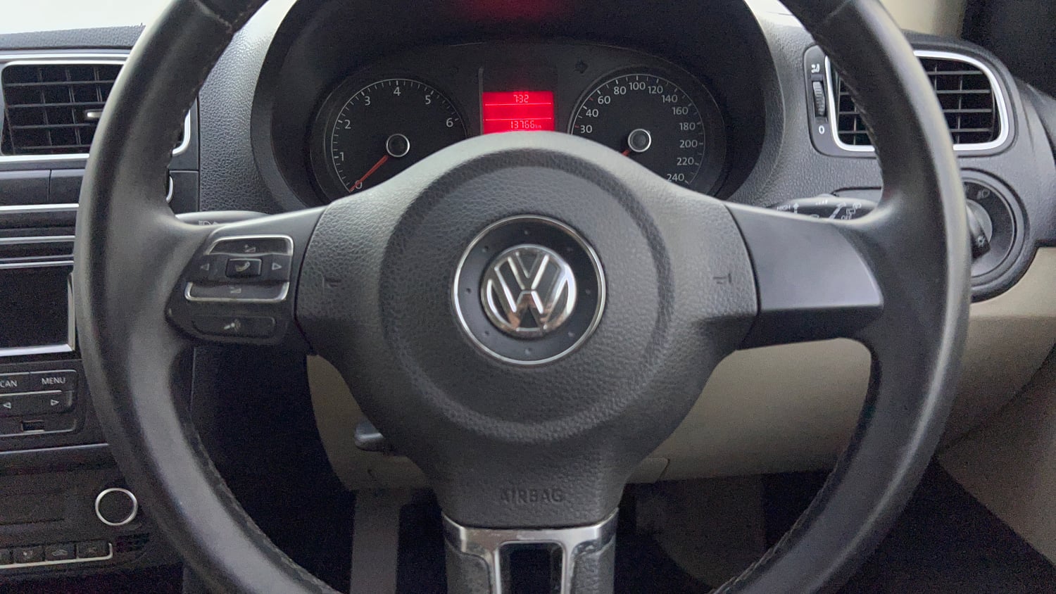 Used 2014 Volkswagen Polo Highline1.2L (P) Petrol Manual top_features Airbags