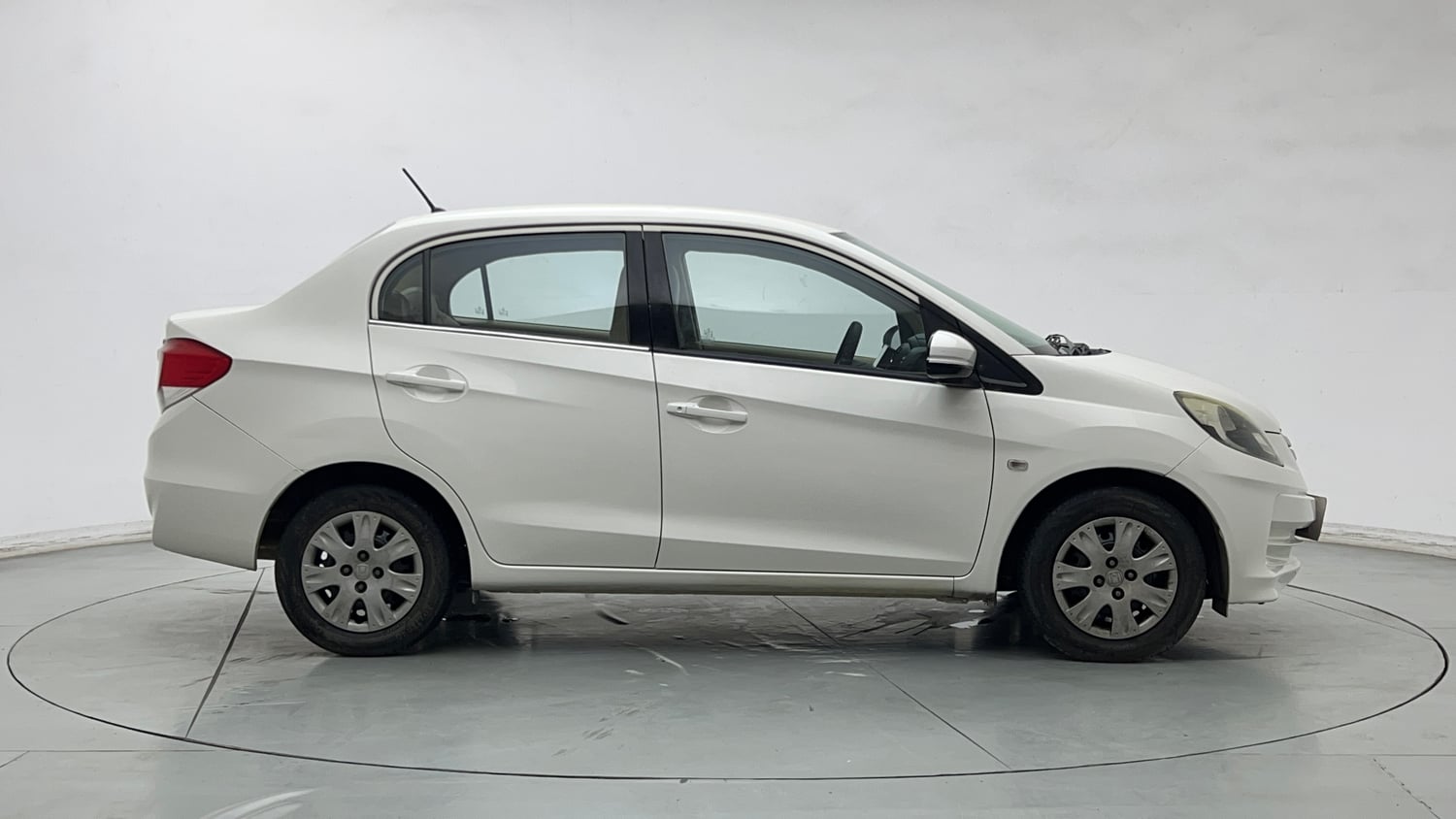 Used 2015 Honda Amaze 1.2 S i-VTEC Petrol Manual exterior RIGHT SIDE VIEW
