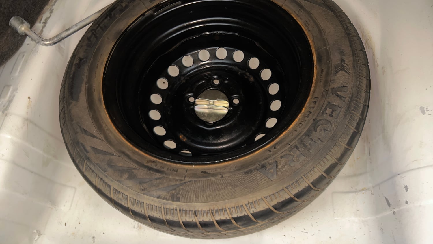 Used 2015 Honda Amaze 1.2 S i-VTEC Petrol Manual tyres SPARE TYRE VIEW