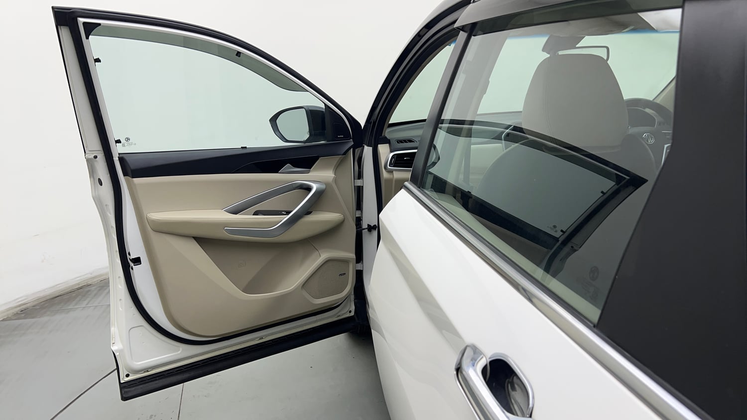Used 2021 MG Motors Hector Sharp 1.5 Petrol Turbo Hybrid MT Dual Tone Hybrid Manual interior LEFT FRONT DOOR OPEN VIEW