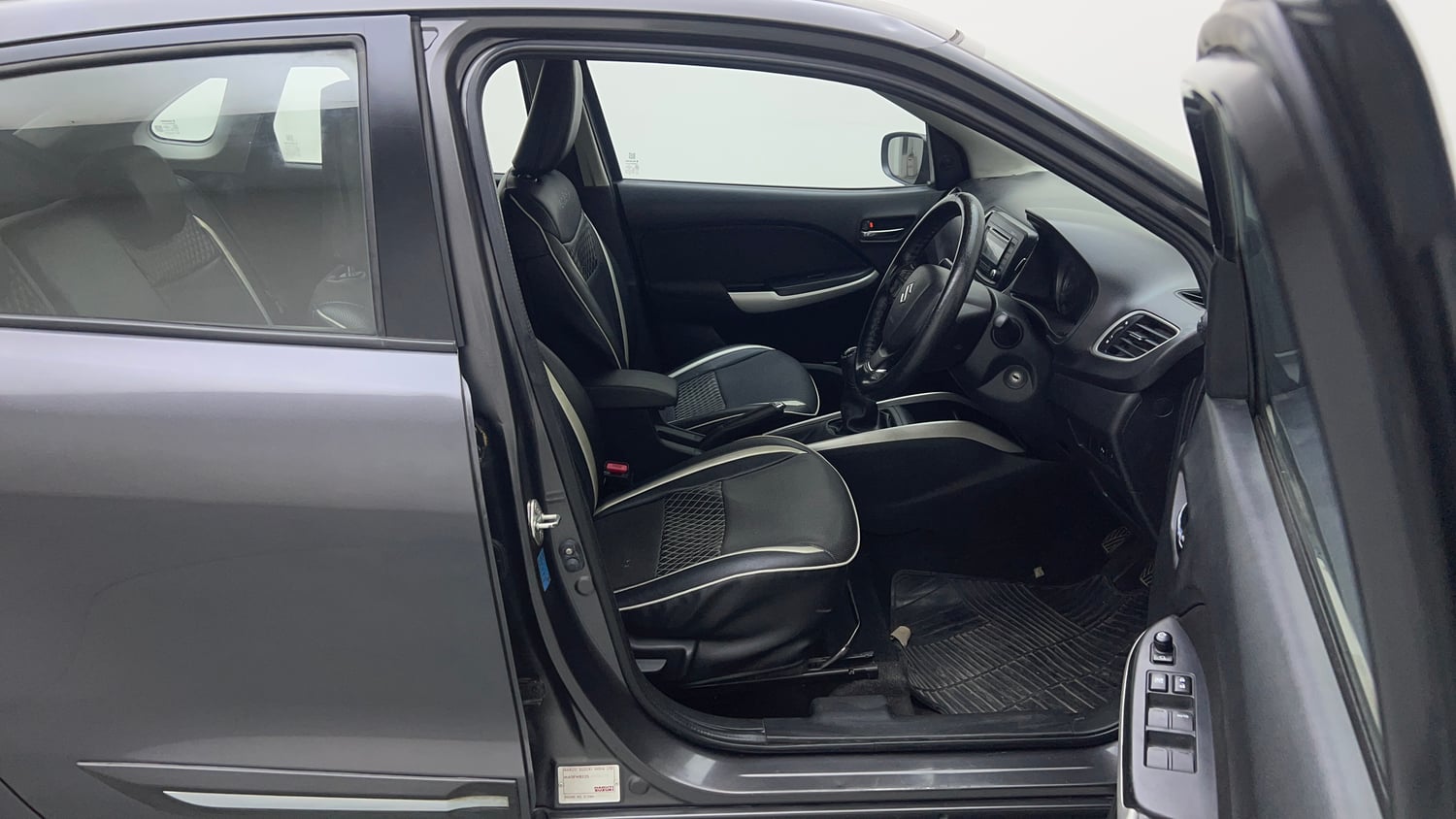 Used 2018 Maruti Suzuki Baleno Delta 1.2 Petrol Manual interior RIGHT SIDE FRONT DOOR CABIN VIEW