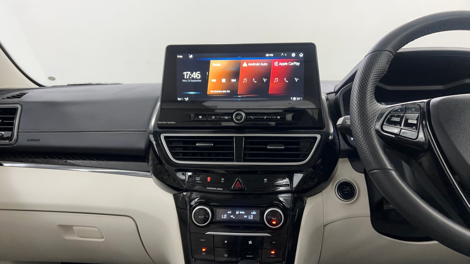 Used 2024 Mahindra XUV 3XO AX7 1.2 Petrol AT Petrol Automatic interior MUSIC SYSTEM & AC CONTROL VIEW
