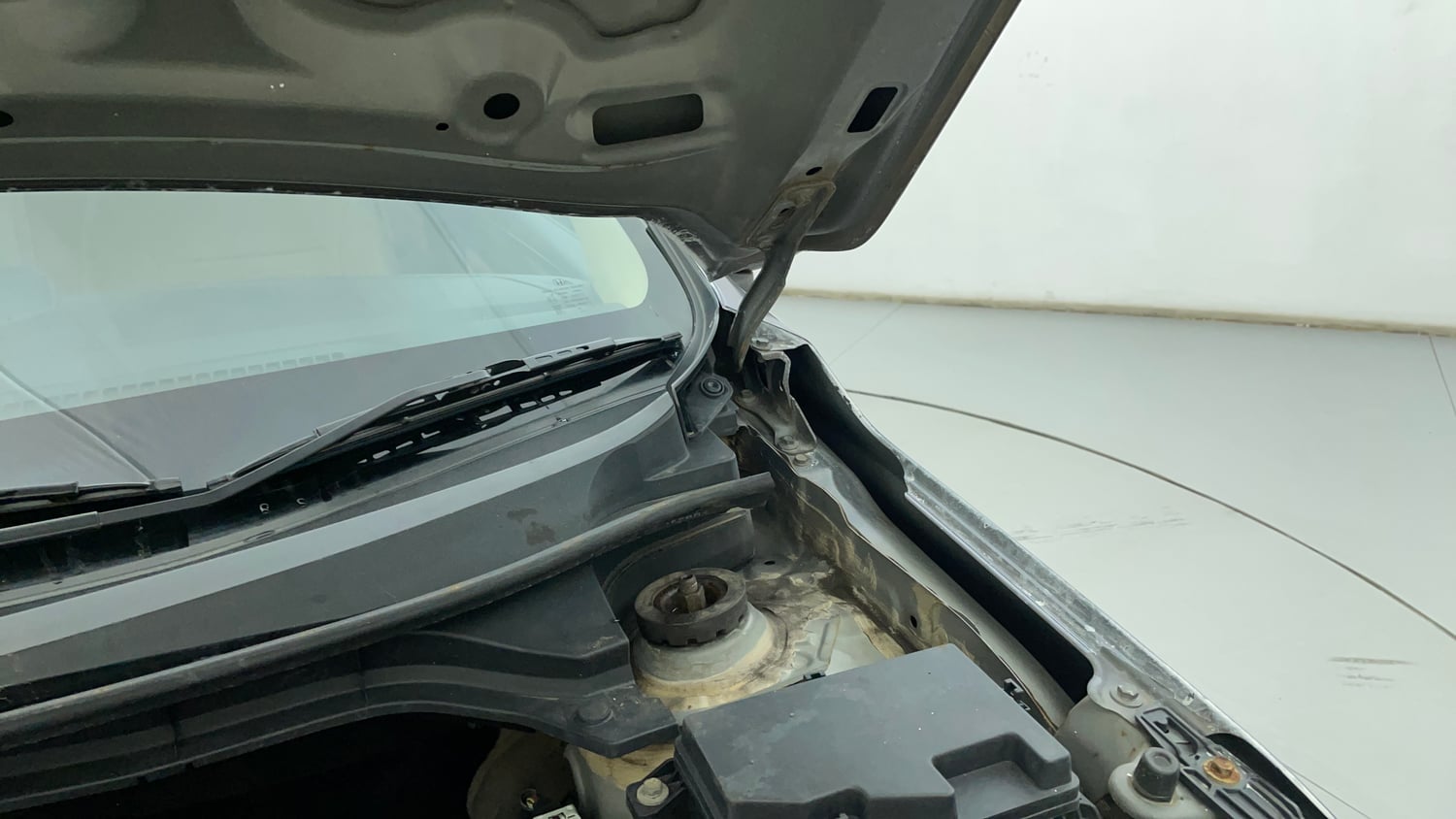 Used 2019 Honda Amaze 1.2 VX MT Petrol Petrol Manual engine ENGINE LEFT SIDE HINGE & APRON VIEW