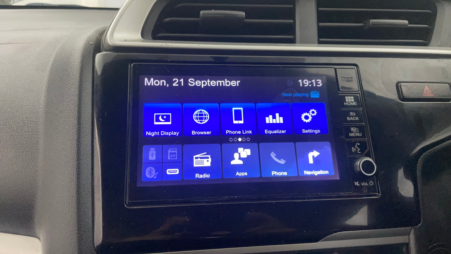 Used 2019 Honda WR-V VX MT Petrol Petrol Manual top_features Integrated (in-dash) music system
