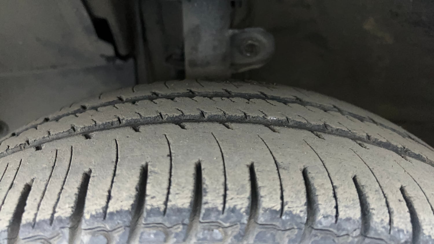 Used 2016 Mahindra KUV100 K6+ 6 STR Petrol Manual tyres LEFT FRONT TYRE TREAD VIEW
