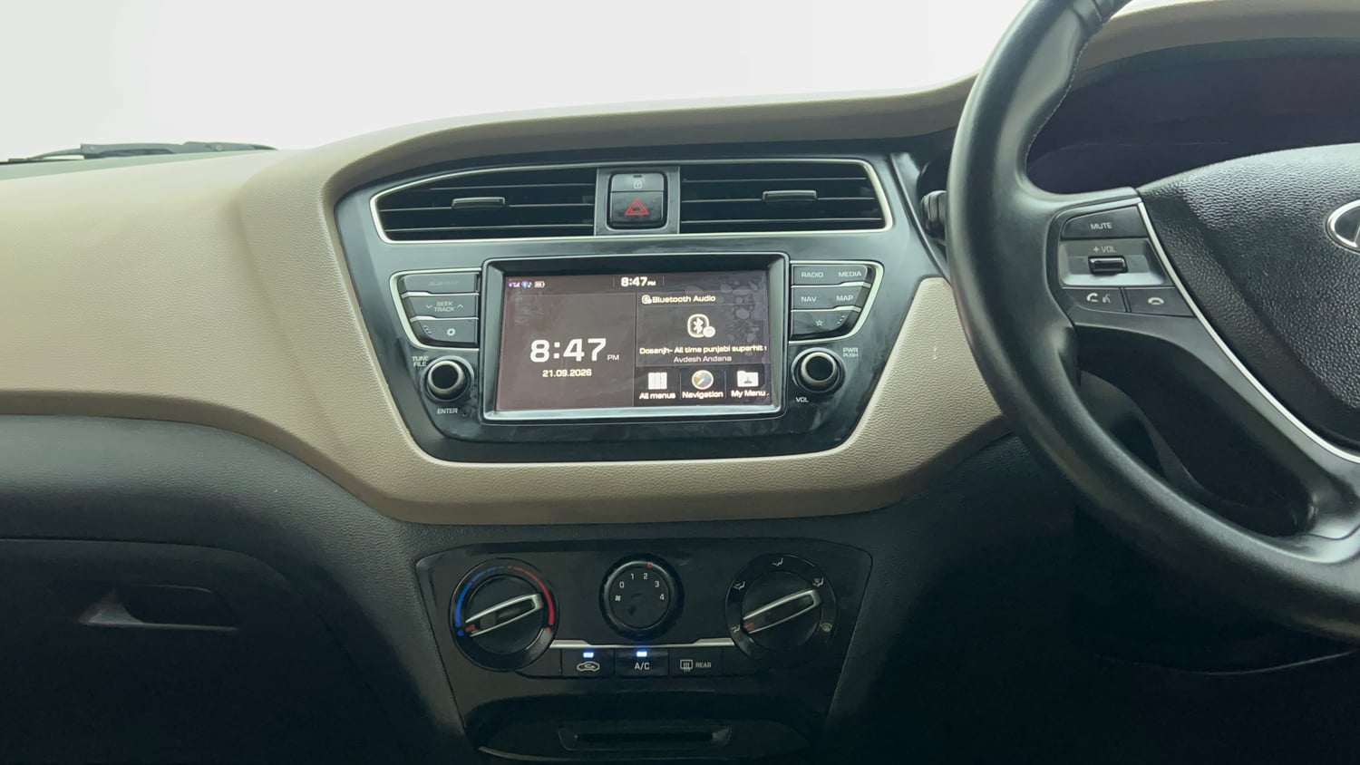 Used 2019 Hyundai Elite i20 Sportz Plus 1.2 Petrol Manual top_features Integrated (in-dash) music system