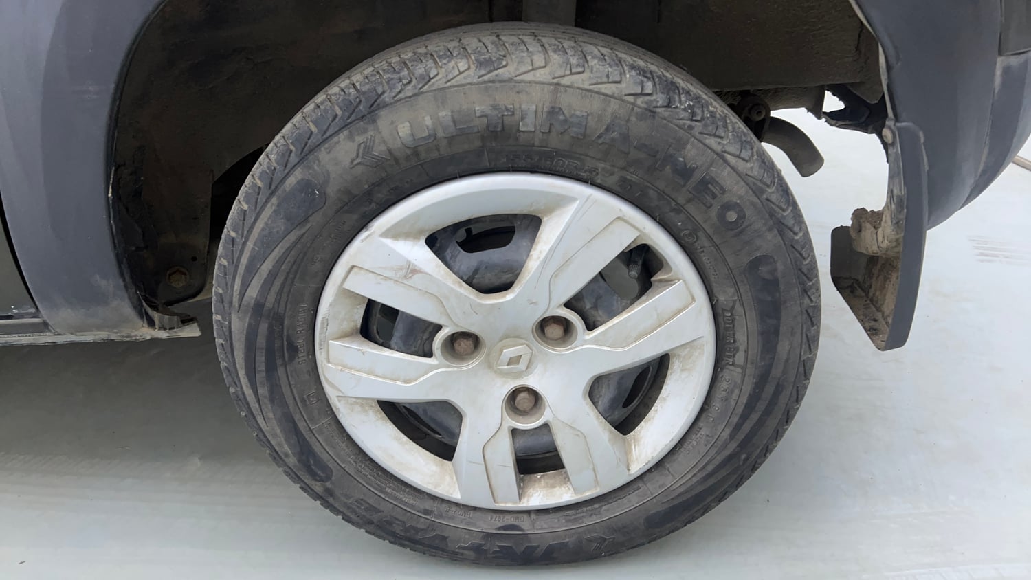 Used 2019 Renault Kwid 1.0 RXT AMT Opt Petrol Automatic tyres LEFT REAR TYRE RIM VIEW