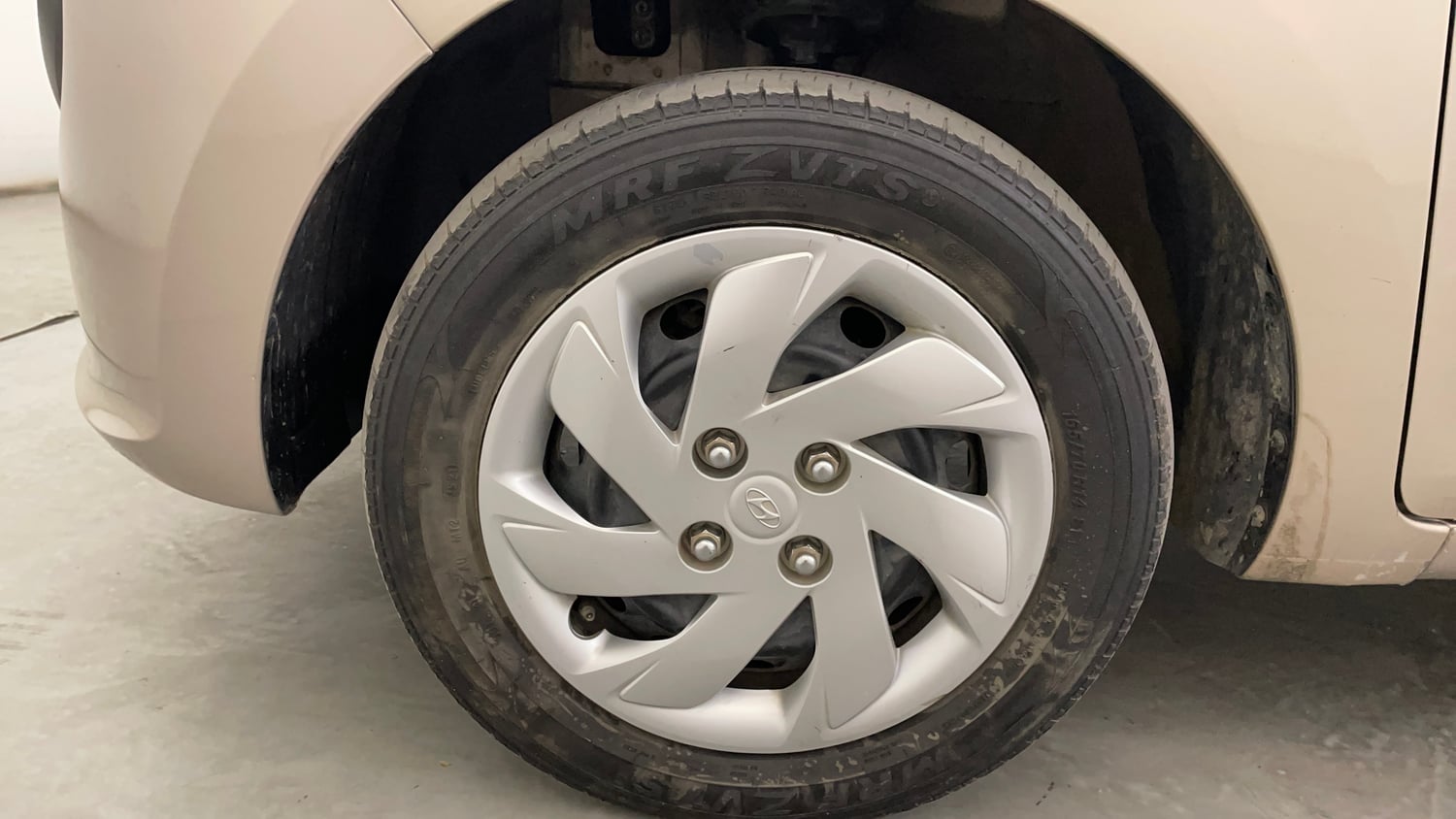 Used 2022 Hyundai Santro Sportz Petrol Manual tyres LEFT FRONT TYRE RIM VIEW