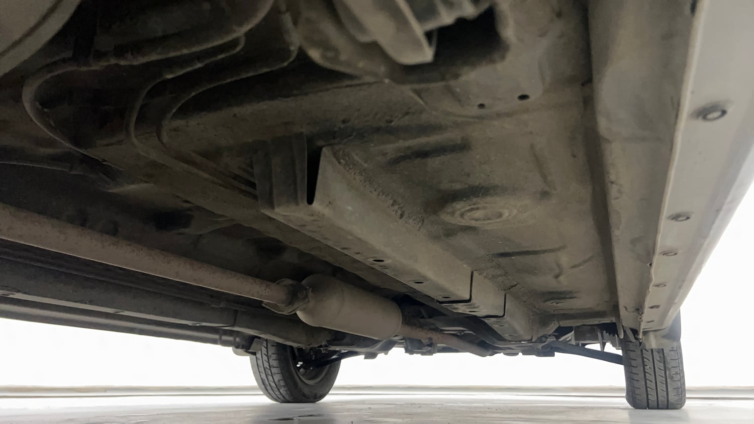 Used 2013 Maruti Suzuki Wagon R VXI Petrol Manual extra REAR RIGHT UNDERBODY VIEW