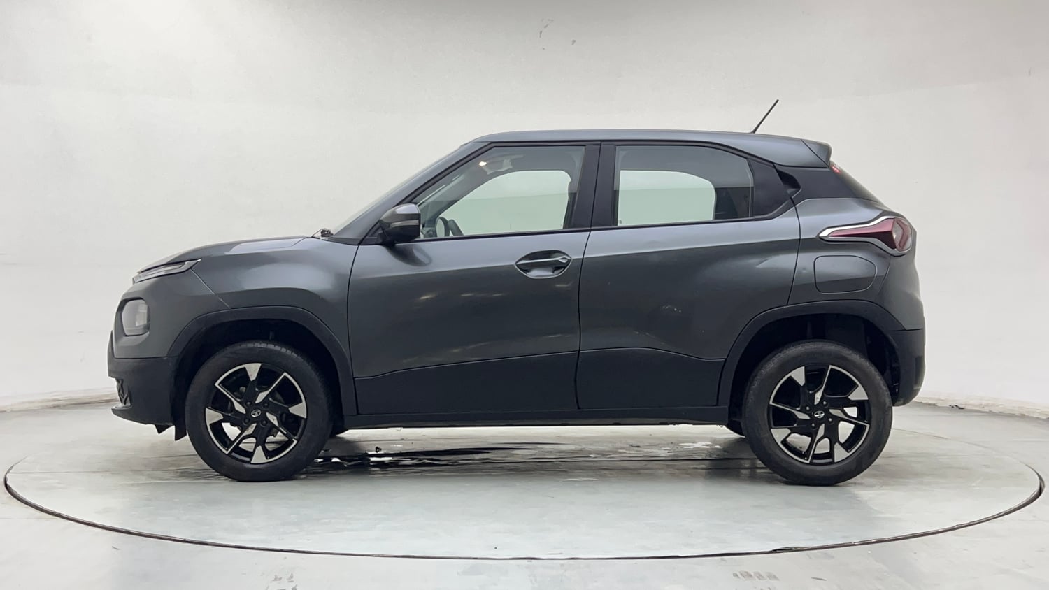 Used 2023 Tata Punch Accomplished Dazzle Pack MT Petrol Manual exterior LEFT SIDE VIEW
