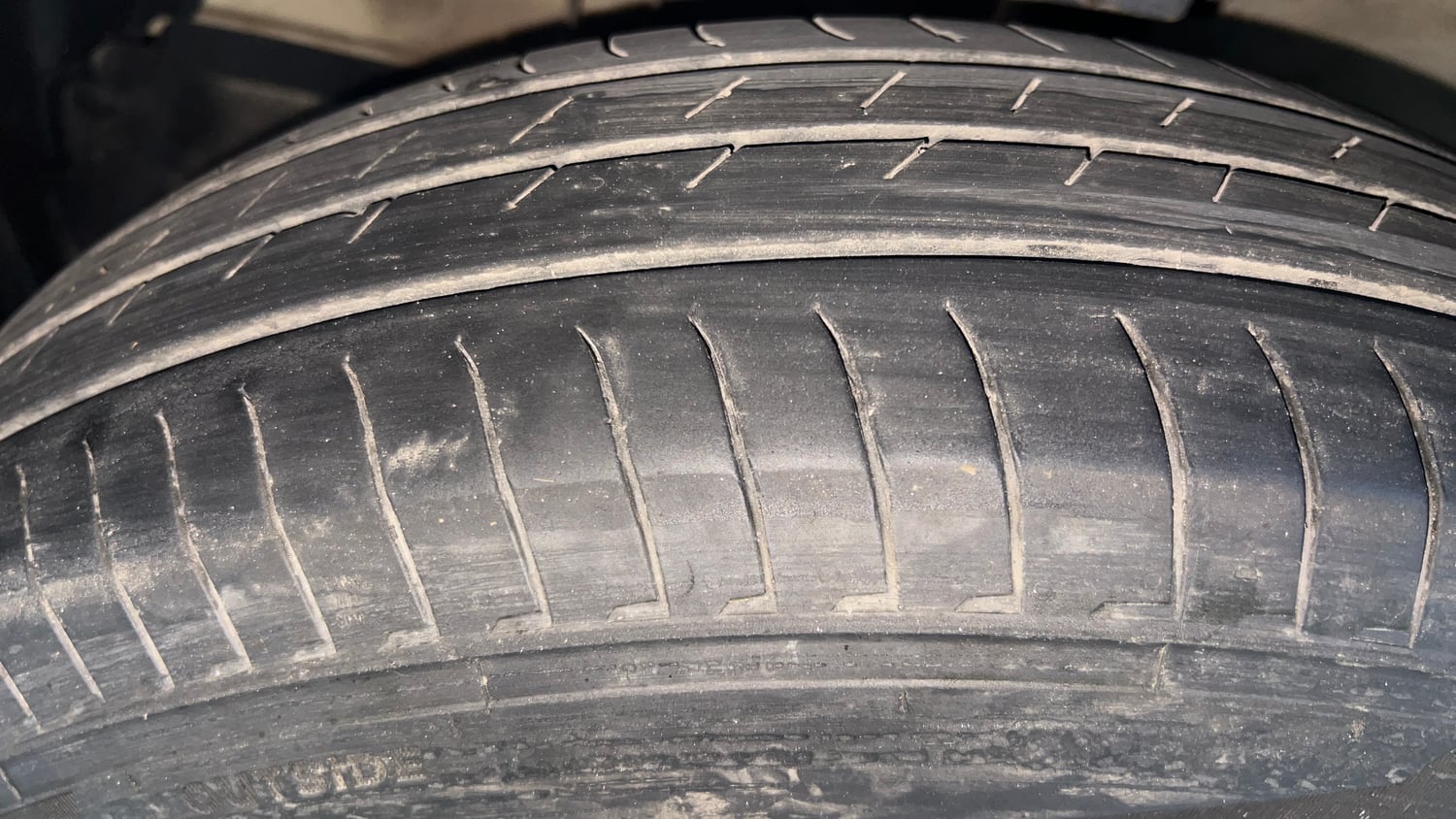 Used 2017 Maruti Suzuki Swift Lxi (O) Petrol Manual tyres LEFT FRONT TYRE TREAD VIEW