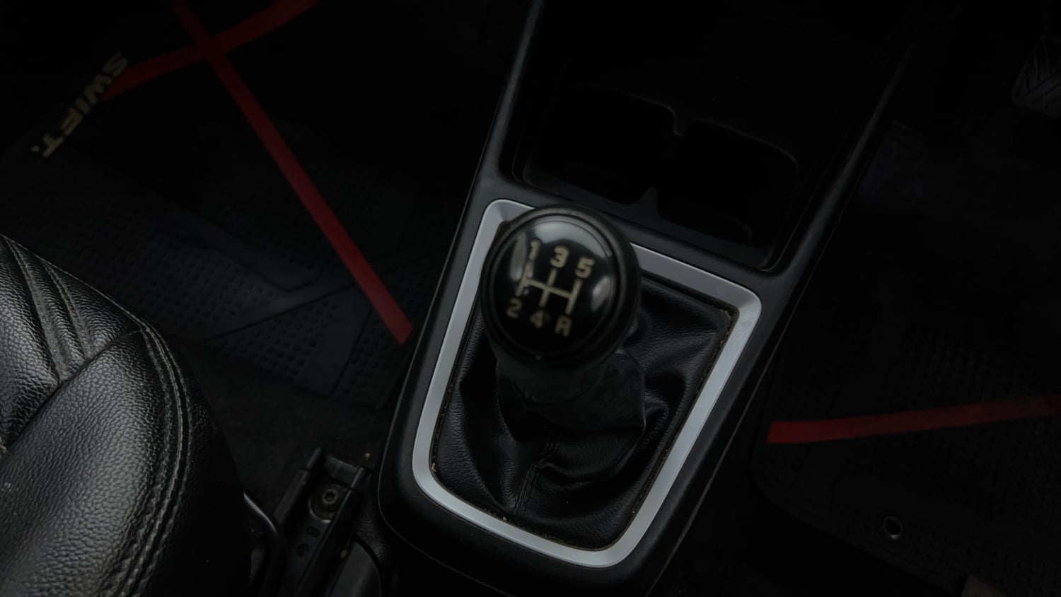 Used 2020 Maruti Suzuki Swift ZXi Plus Petrol Manual interior GEAR  KNOB VIEW