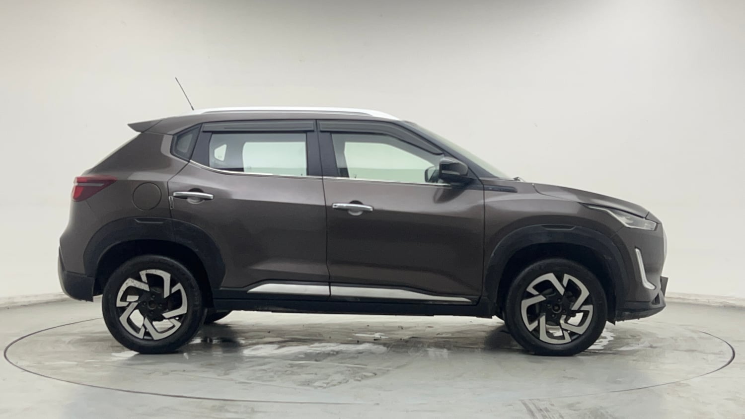 Used 2021 Nissan Magnite XV Turbo Petrol Manual exterior RIGHT SIDE VIEW