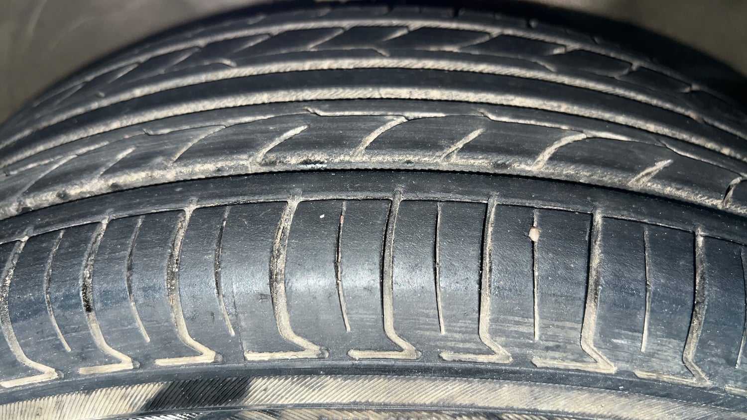 Used 2016 Maruti Suzuki Wagon R 1.0 VXI AMT Petrol Automatic tyres RIGHT FRONT TYRE TREAD VIEW