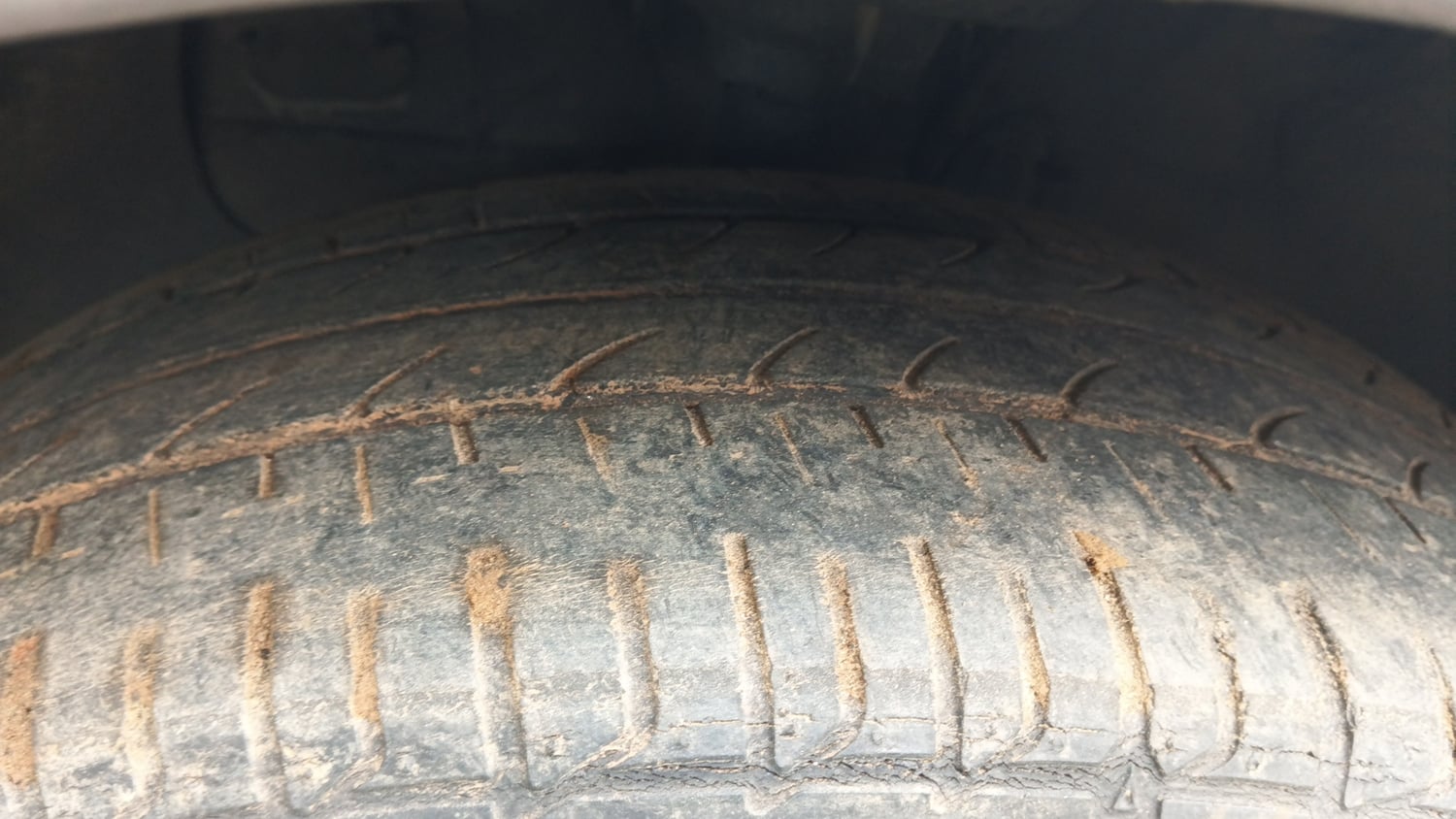 Used 2015 Hyundai Elite i20 Asta 1.2 Petrol Manual tyres LEFT FRONT TYRE TREAD VIEW