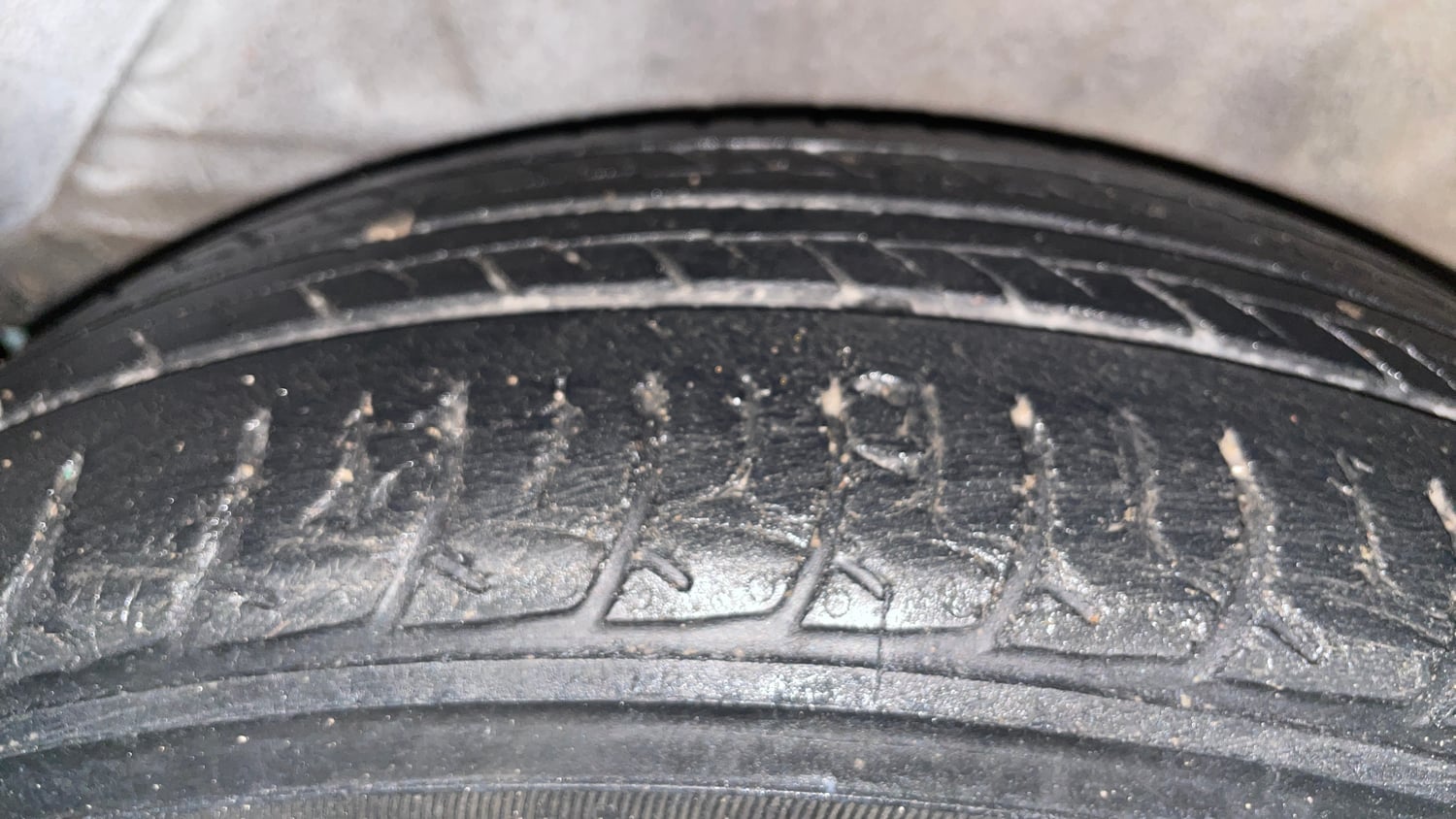 Used 2013 Hyundai i20 Magna (O) 1.2 Petrol Manual tyres RIGHT REAR TYRE TREAD VIEW