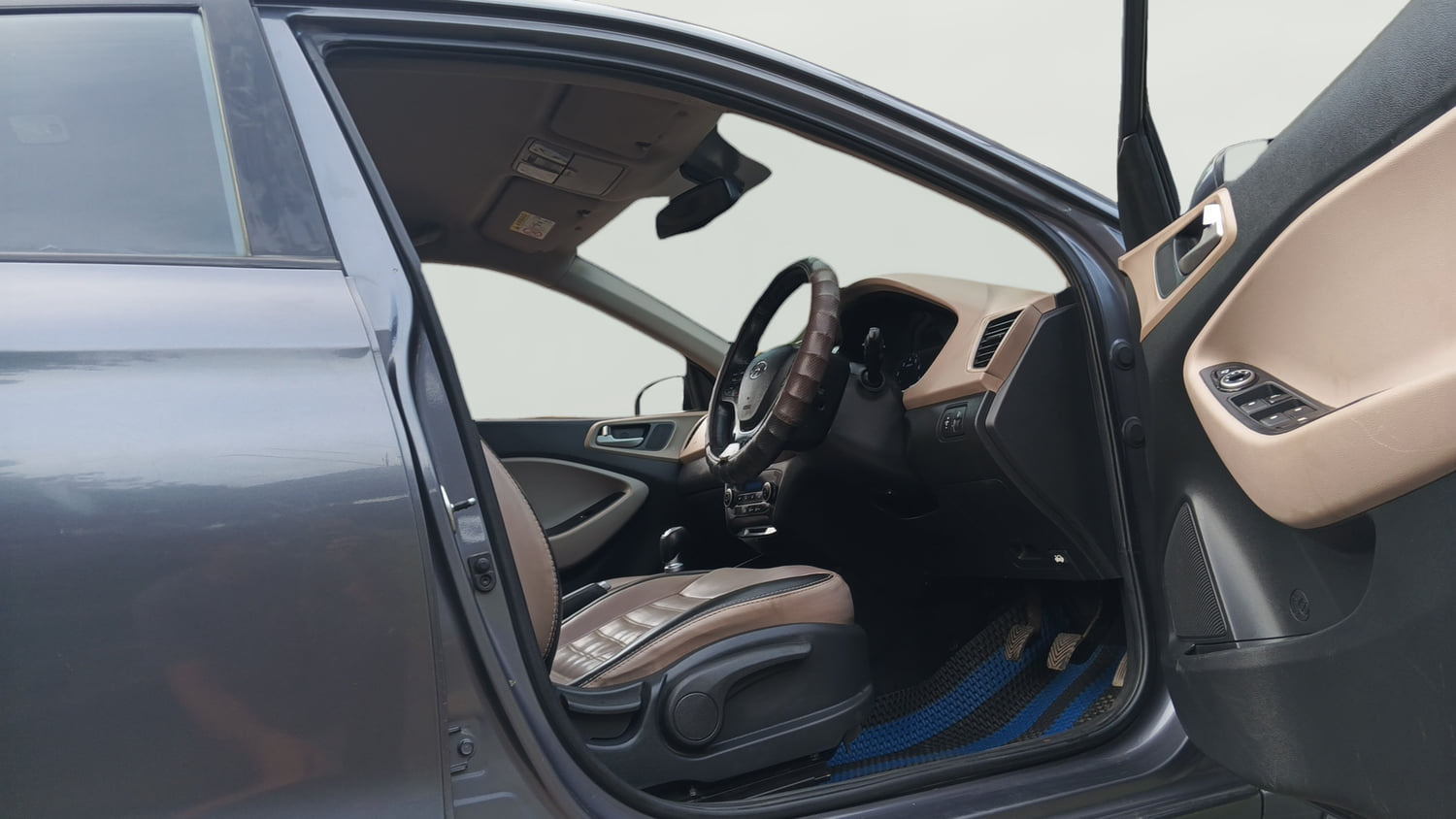 Used 2015 Hyundai Elite i20 Asta 1.2 Petrol Manual interior RIGHT SIDE FRONT DOOR CABIN VIEW