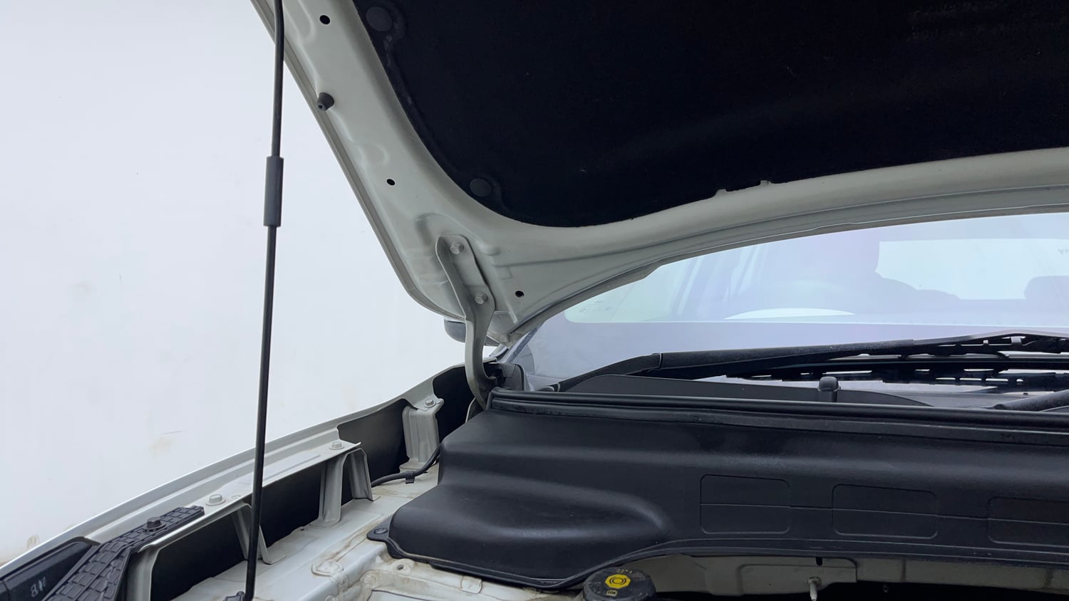Used 2023 Hyundai Creta SX 1.5 Petrol Petrol Manual engine ENGINE RIGHT SIDE HINGE & APRON VIEW