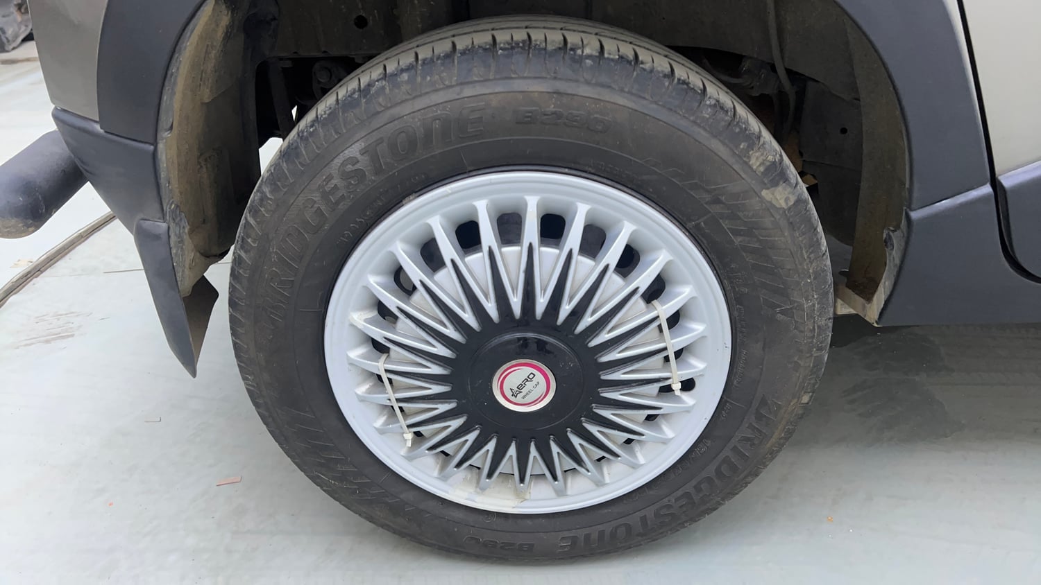 Used 2016 Mahindra KUV100 K6+ 6 STR Petrol Manual tyres RIGHT REAR TYRE RIM VIEW