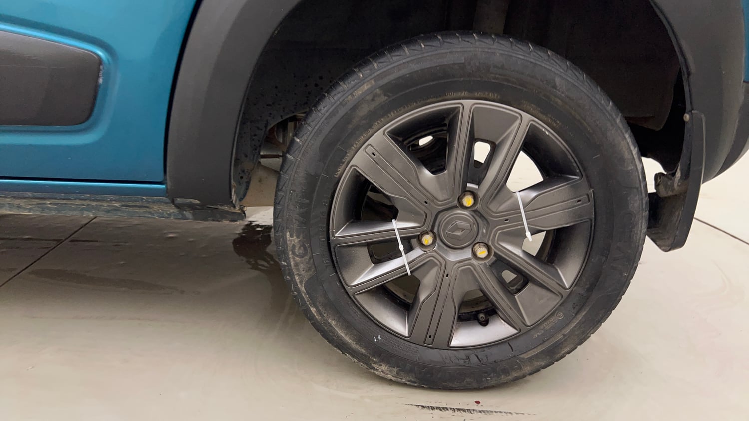 Used 2019 Renault Kwid CLIMBER 1.0 Opt Petrol Manual tyres LEFT REAR TYRE RIM VIEW