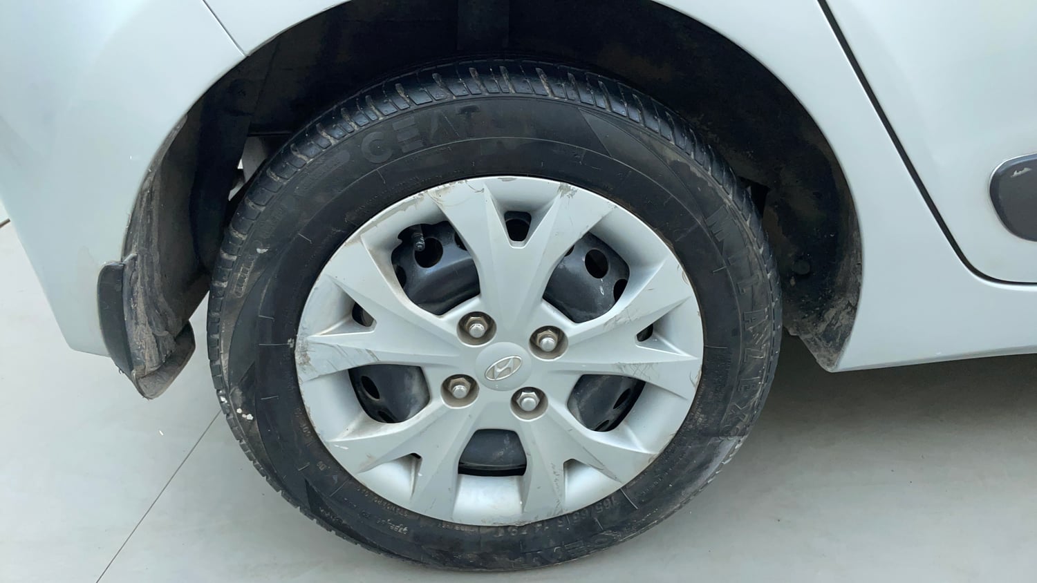 Used 2015 Hyundai Grand i10 Sportz 1.2 Kappa VTVT Petrol Manual tyres RIGHT REAR TYRE RIM VIEW