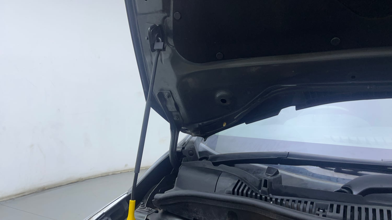 Used 2024 Tata Altroz XZA Petrol Petrol Automatic engine ENGINE RIGHT SIDE HINGE & APRON VIEW