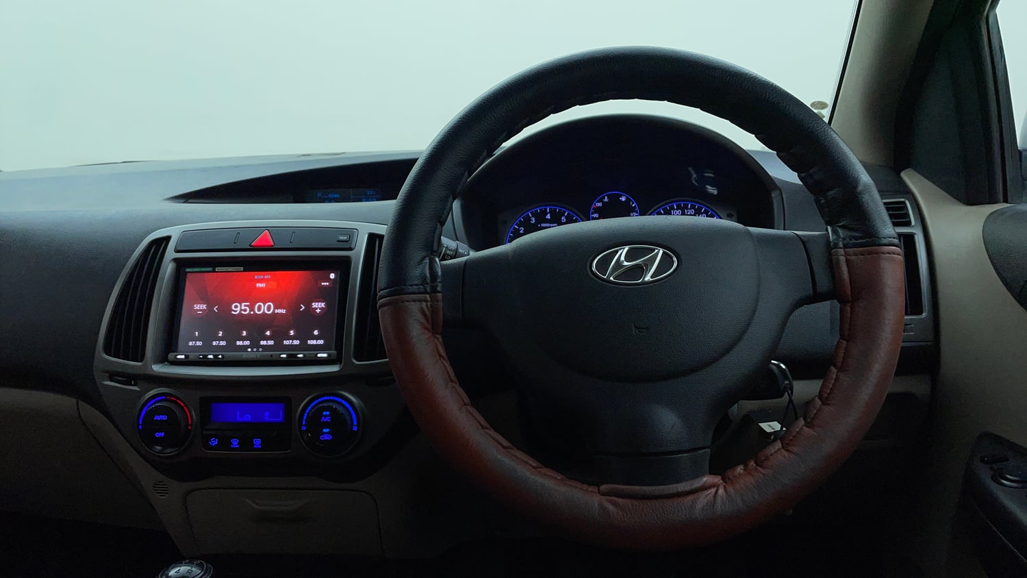 Used 2013 Hyundai i20 Magna (O) 1.2 Petrol Manual interior STEERING VIEW