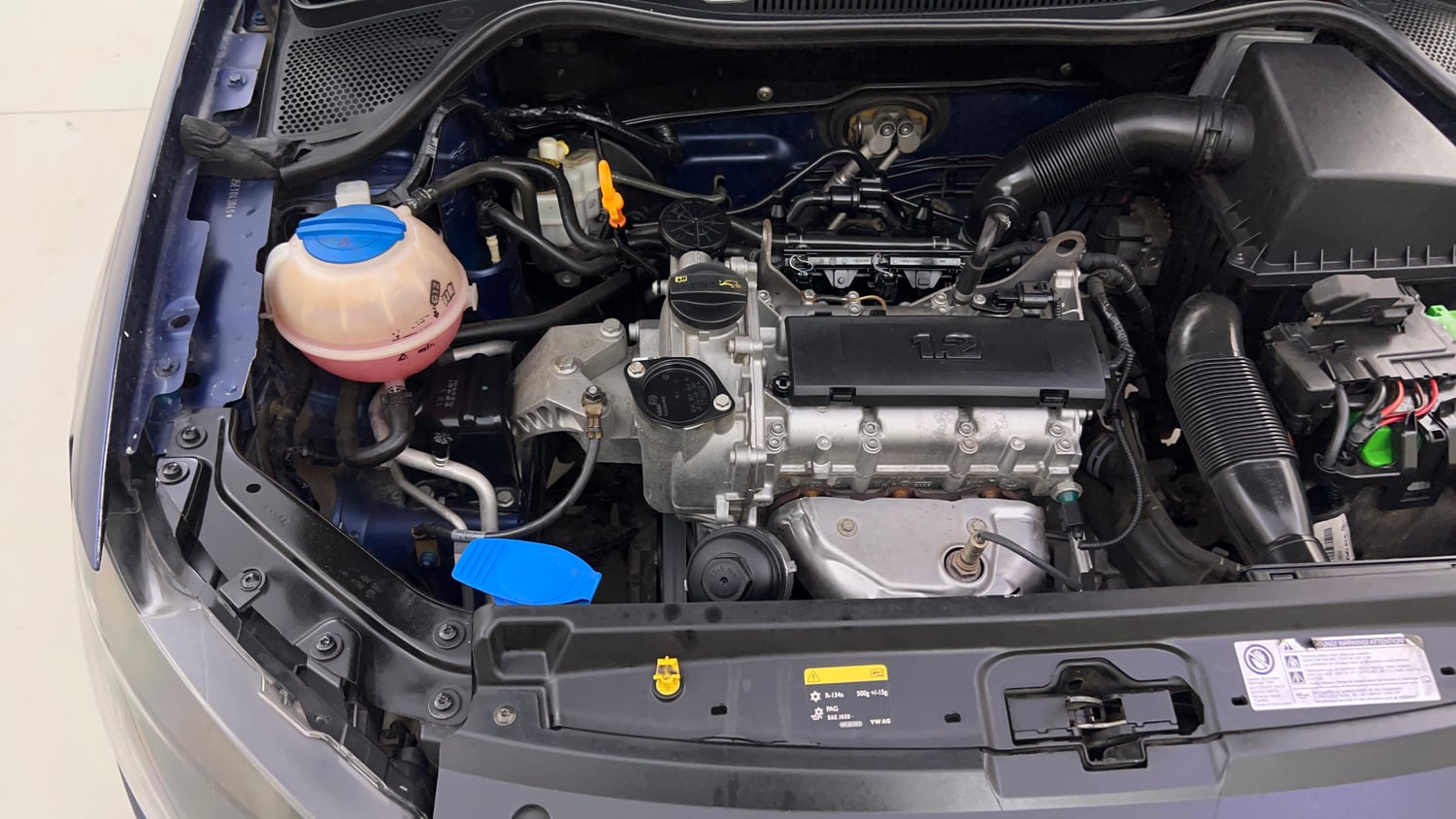 Used 2014 Volkswagen Polo Highline1.2L (P) Petrol Manual engine ENGINE RIGHT SIDE VIEW