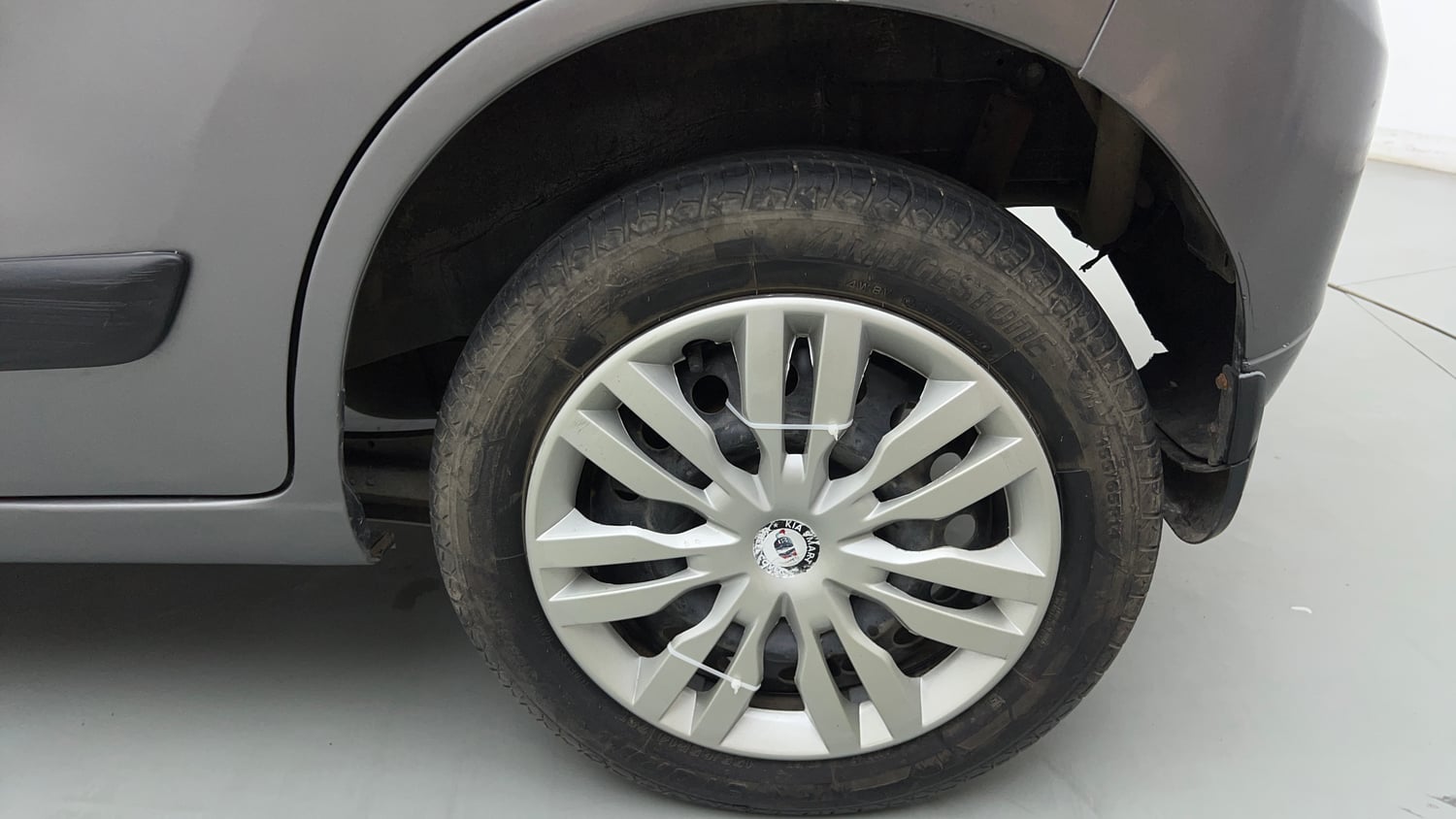 Used 2013 Maruti Suzuki Wagon R VXI Petrol Manual tyres LEFT REAR TYRE RIM VIEW