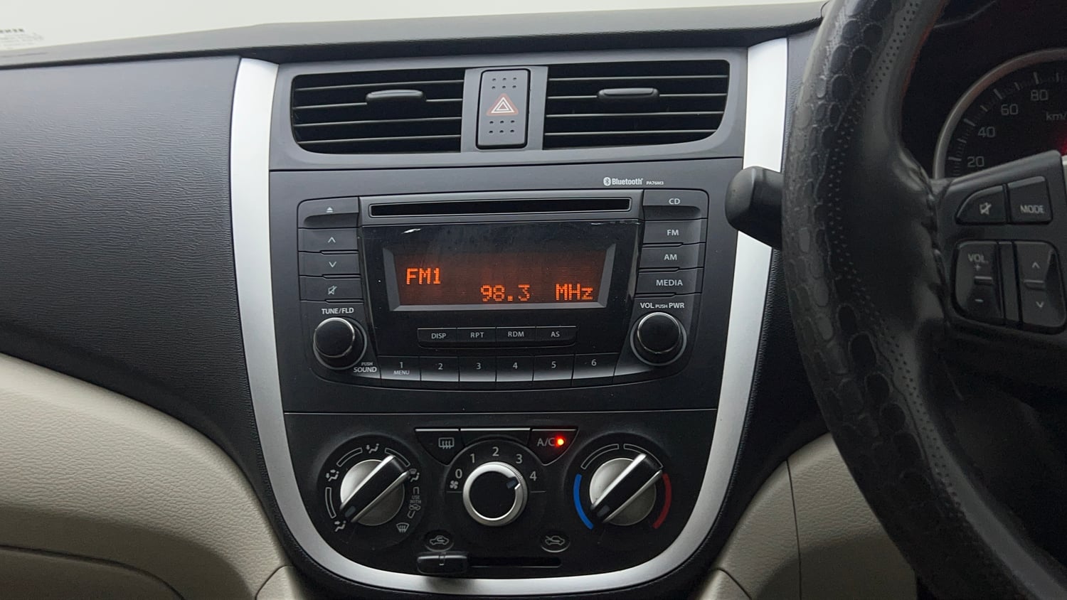 Used 2018 Maruti Suzuki Celerio ZXi (O) AMT Petrol Automatic top_features Integrated (in-dash) music system