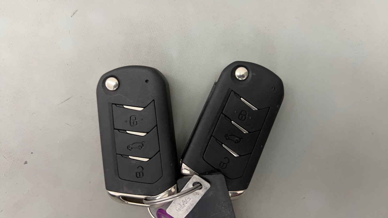 Used 2024 Mahindra XUV 3XO AX7 1.2 Petrol AT Petrol Automatic extra CAR KEY VIEW