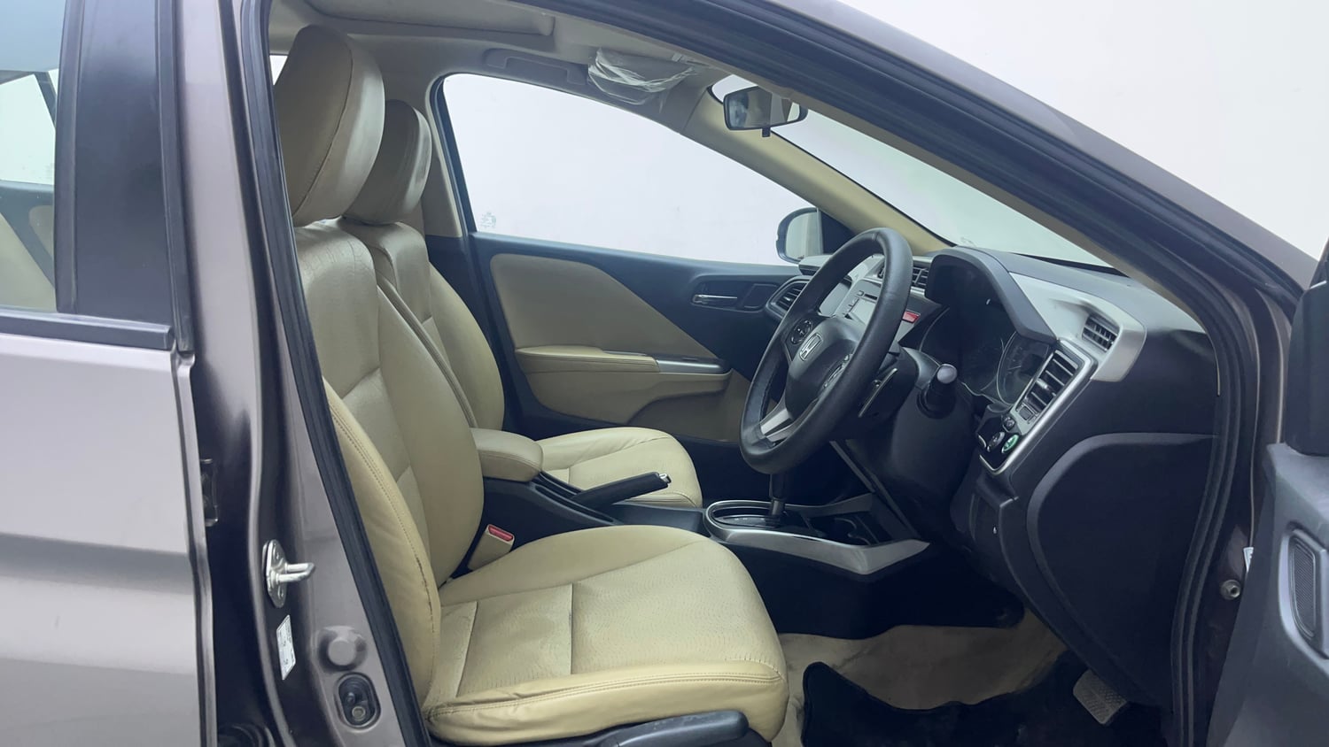 Used 2016 Honda City VX CVT Petrol Automatic interior RIGHT SIDE FRONT DOOR CABIN VIEW