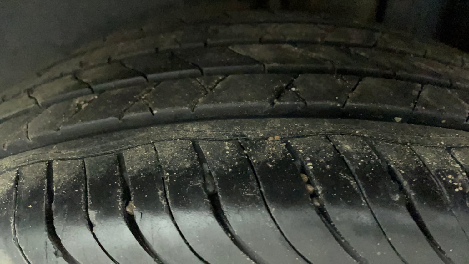 Used 2022 Volkswagen Taigun Highline 1.0 TSI MT Petrol Manual tyres LEFT REAR TYRE TREAD VIEW