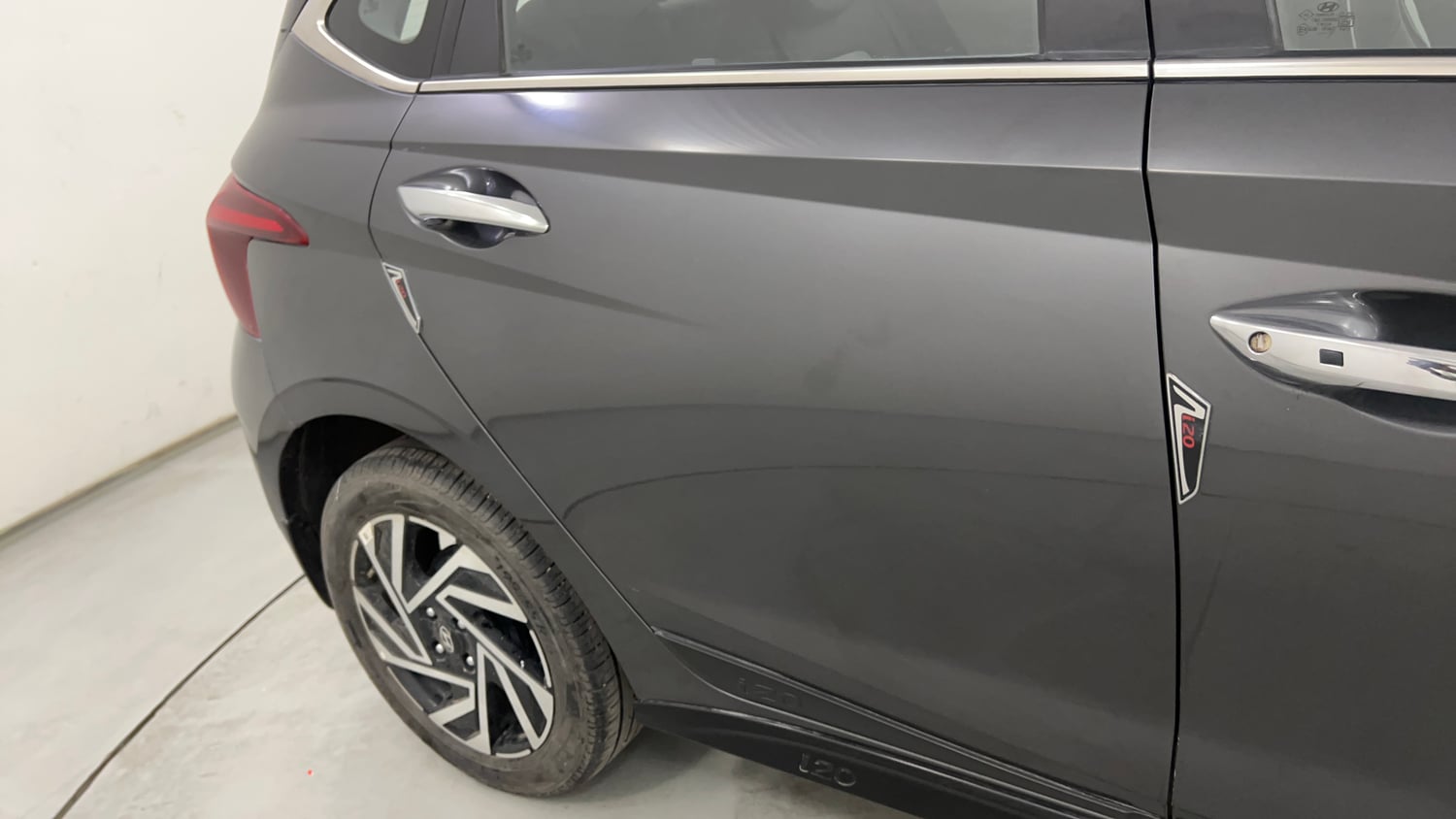 Used 2025 Hyundai New i20 Asta (O) 1.2 IVT Petrol Automatic dents MINOR SCRATCH
