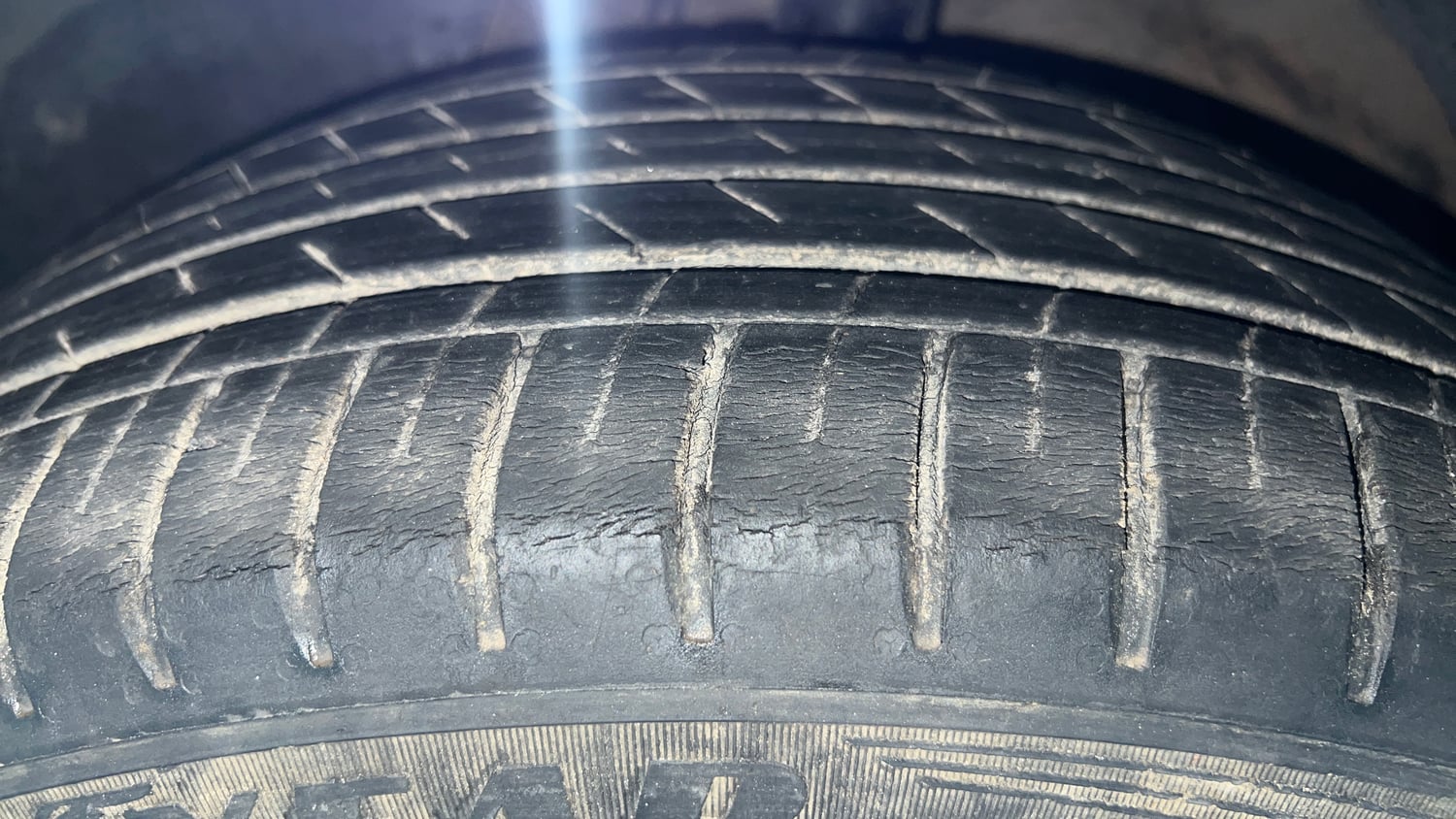 Used 2021 MG Motors Hector Sharp 1.5 Petrol Turbo Hybrid MT Dual Tone Hybrid Manual tyres LEFT FRONT TYRE TREAD VIEW