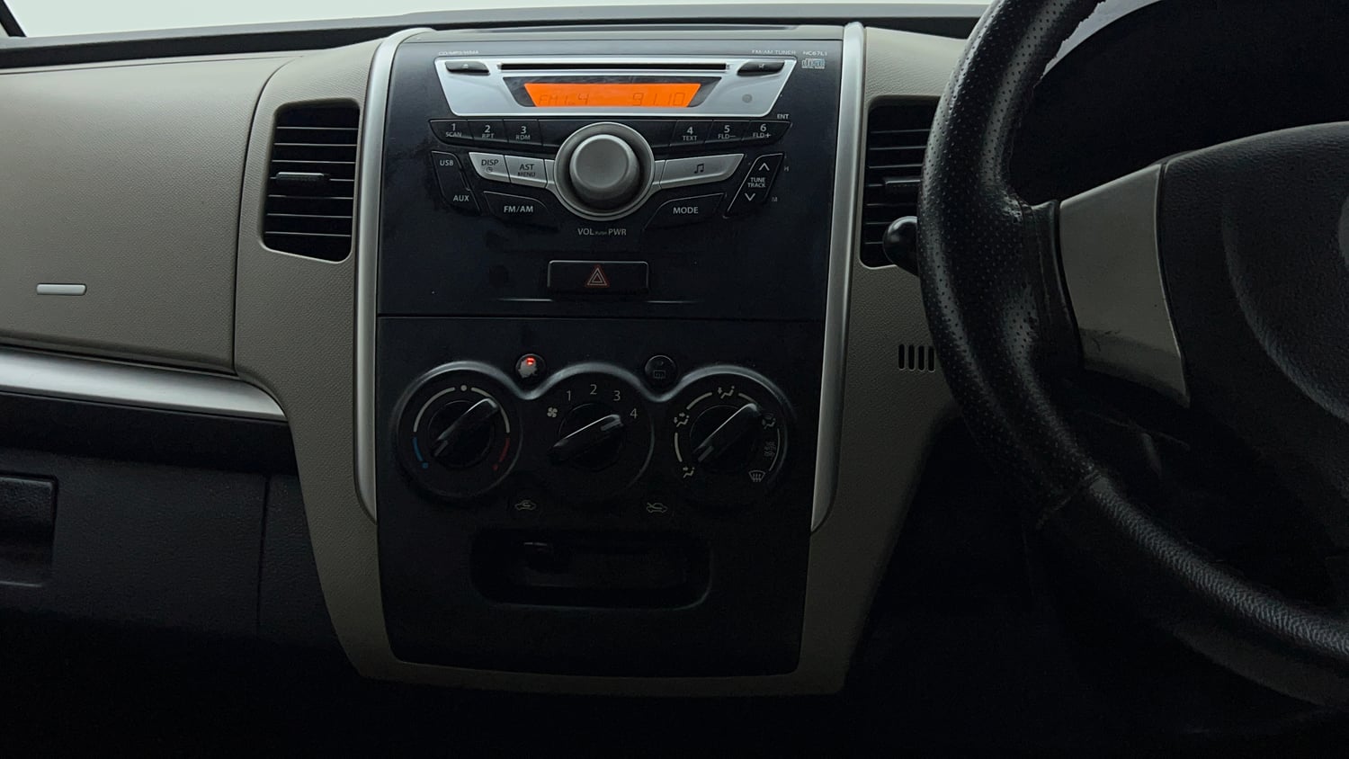 Used 2016 Maruti Suzuki Wagon R 1.0 VXI AMT Petrol Automatic interior MUSIC SYSTEM & AC CONTROL VIEW