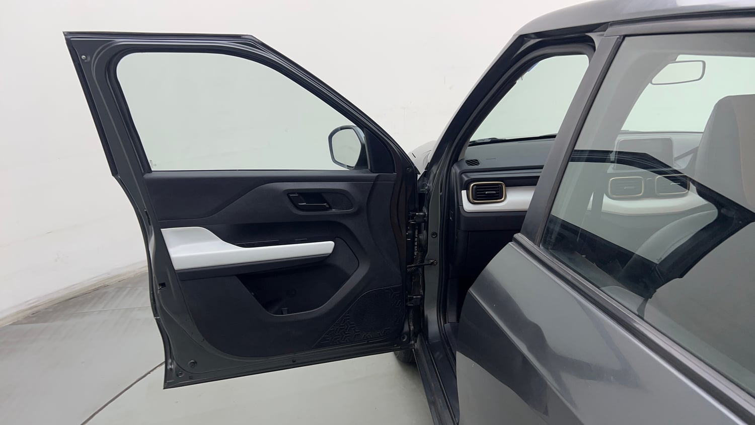 Used 2023 Tata Punch Accomplished Dazzle Pack MT Petrol Manual interior LEFT FRONT DOOR OPEN VIEW