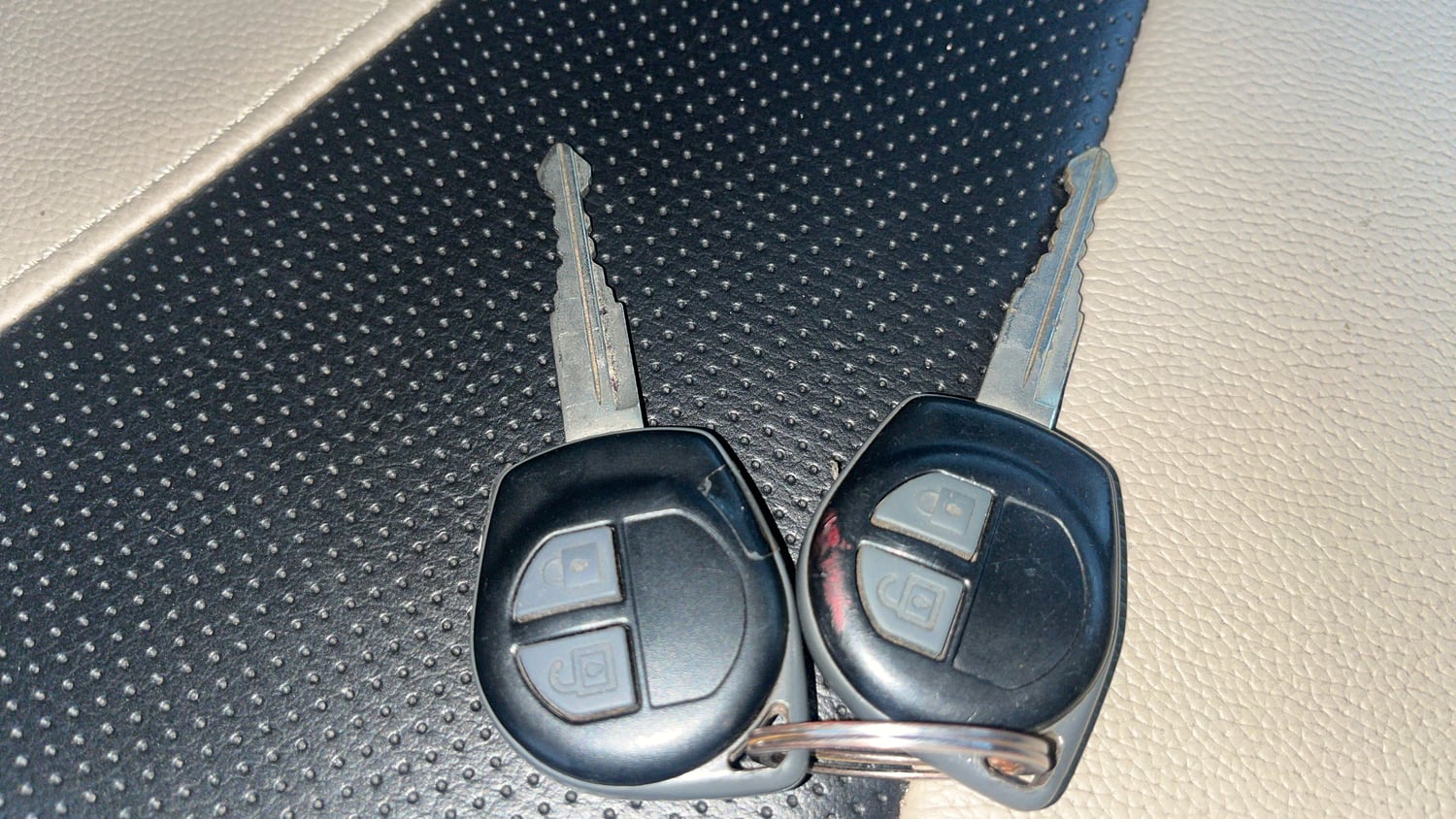 Used 2016 Maruti Suzuki Swift VXi Petrol Manual extra CAR KEY VIEW