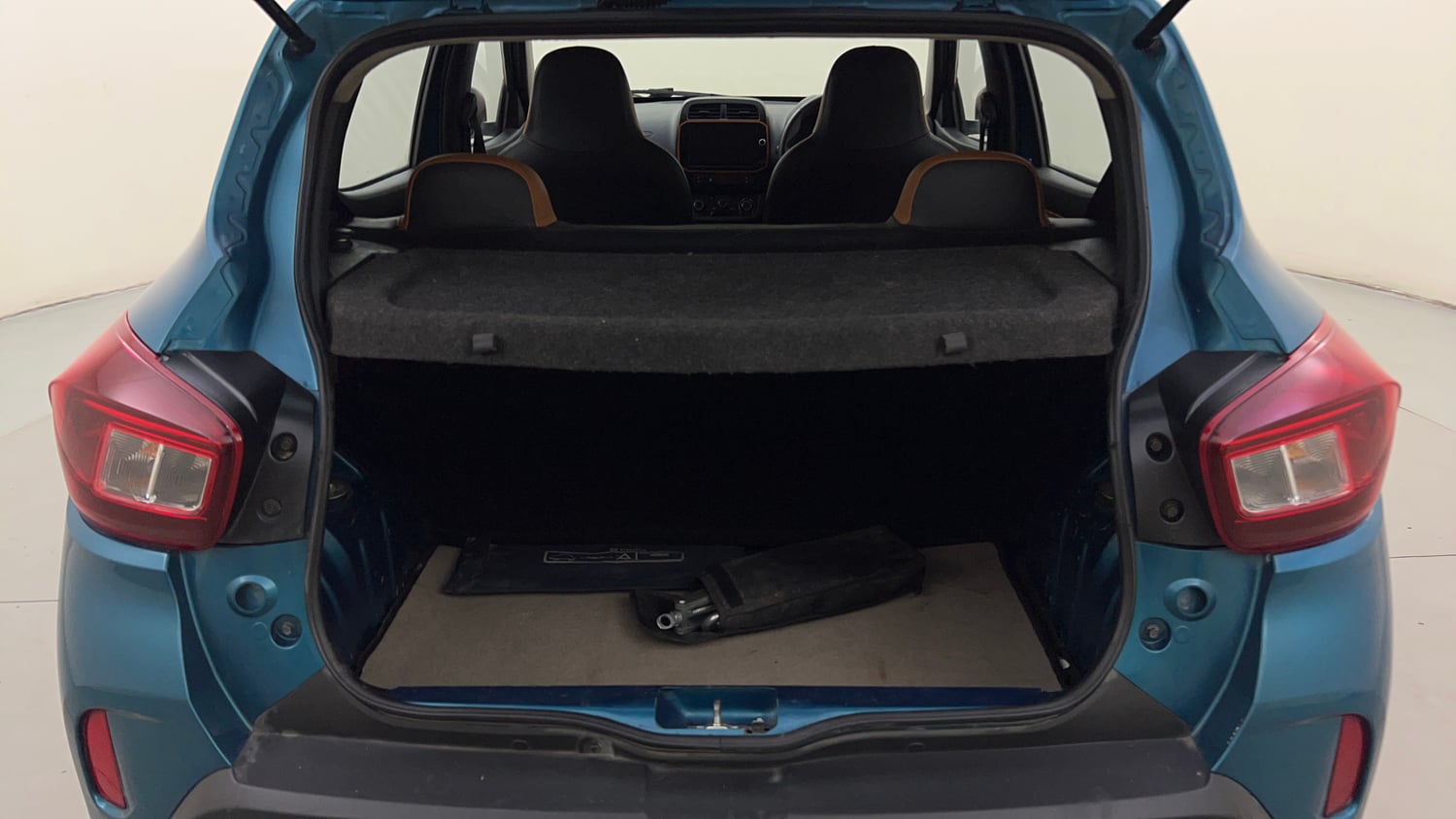 Used 2019 Renault Kwid CLIMBER 1.0 Opt Petrol Manual interior DICKY INSIDE VIEW