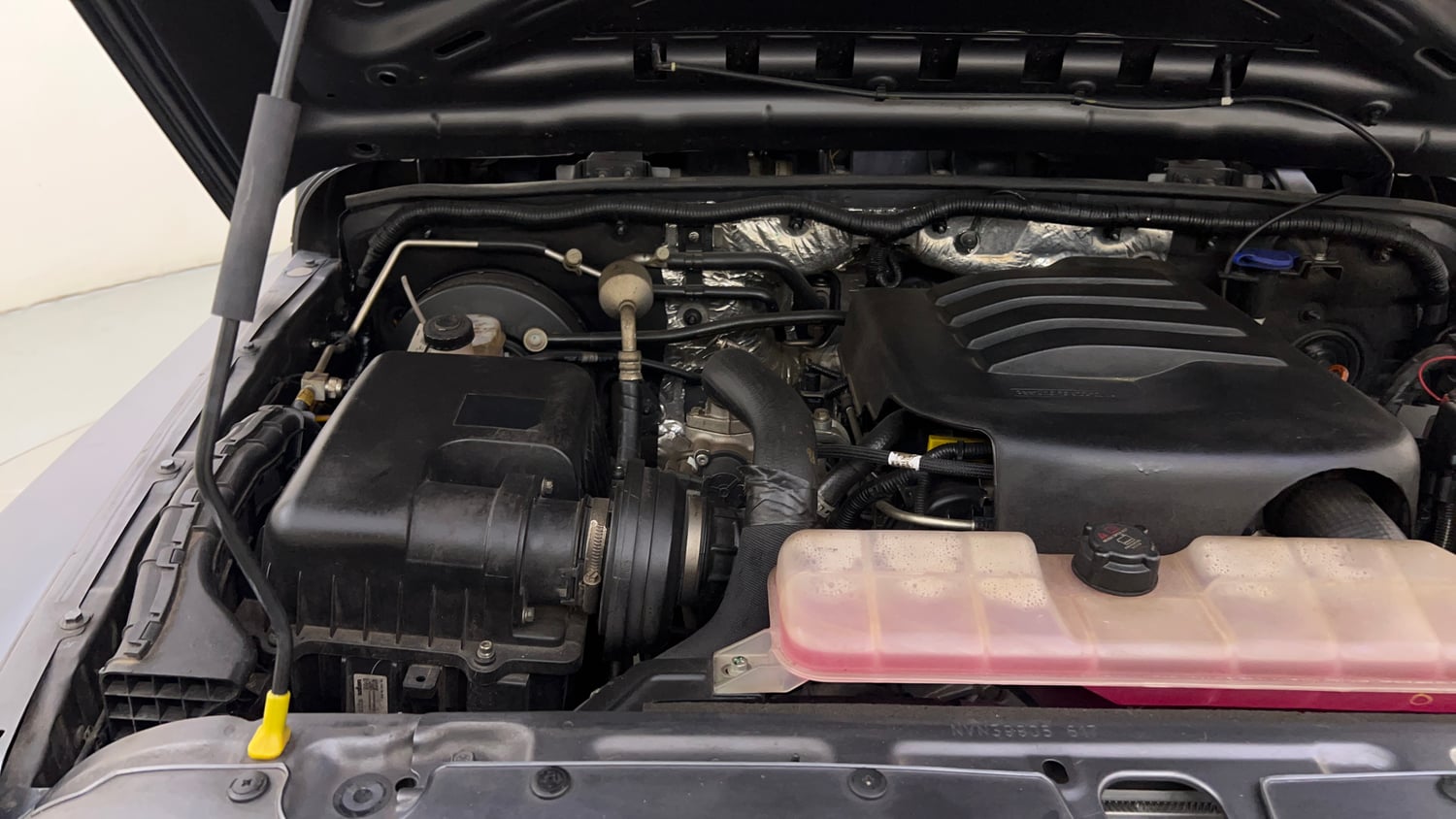 Used 2023 mahindra Thar LX Hard Top Petrol MT 4WD Petrol Manual engine ENGINE RIGHT SIDE HINGE & APRON VIEW