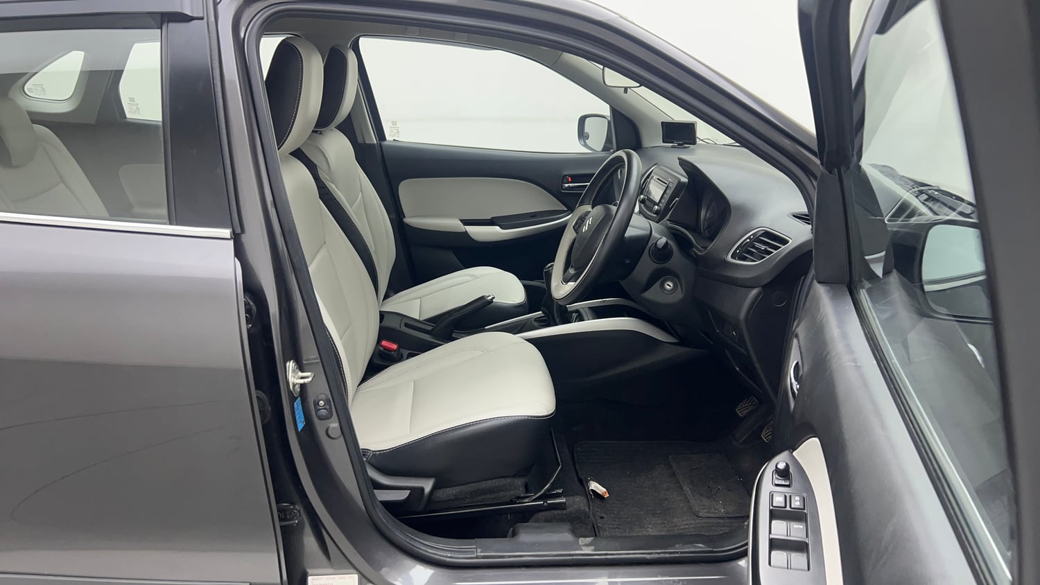 Used 2018 Maruti Suzuki Baleno Delta 1.2 Petrol Manual interior RIGHT SIDE FRONT DOOR CABIN VIEW
