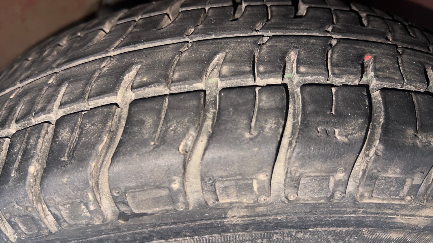 Used 2013 Maruti Suzuki Alto 800 Lxi Petrol Manual tyres RIGHT FRONT TYRE TREAD VIEW