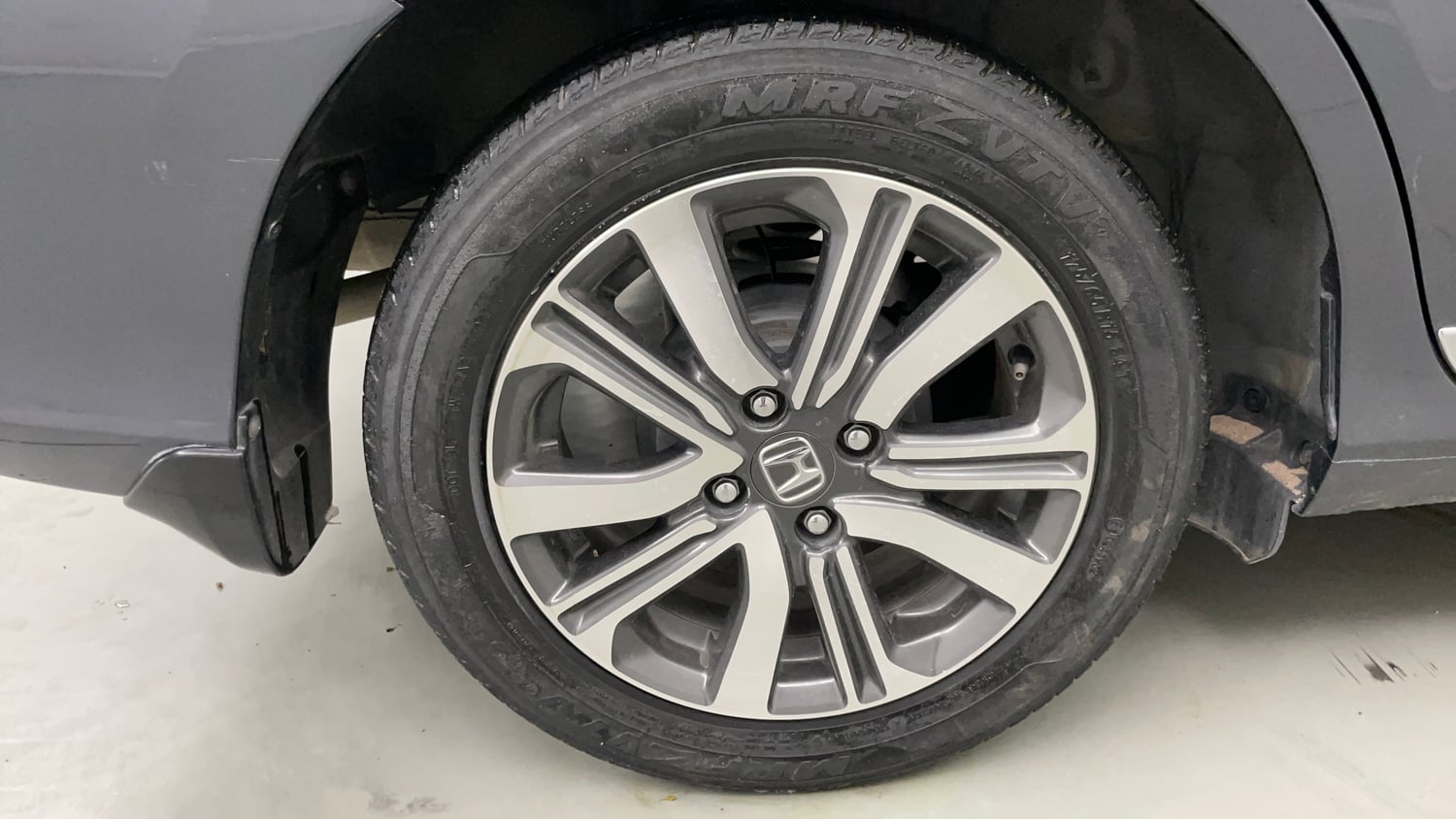 Used 2023 Honda Amaze VX MT 1.2 Petrol Petrol Manual tyres RIGHT REAR TYRE RIM VIEW