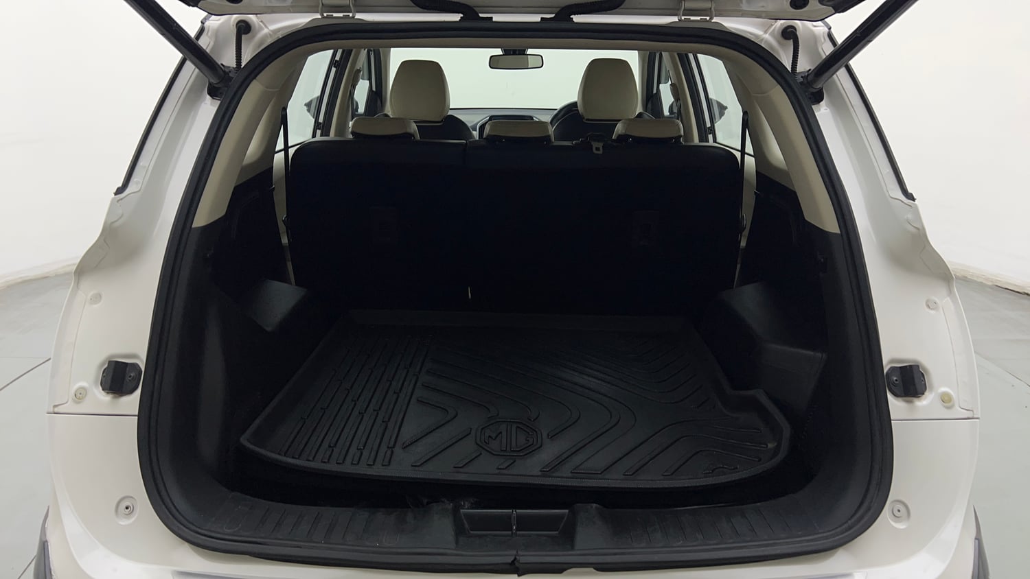 Used 2021 MG Motors Hector Sharp 1.5 Petrol Turbo Hybrid MT Dual Tone Hybrid Manual interior DICKY INSIDE VIEW